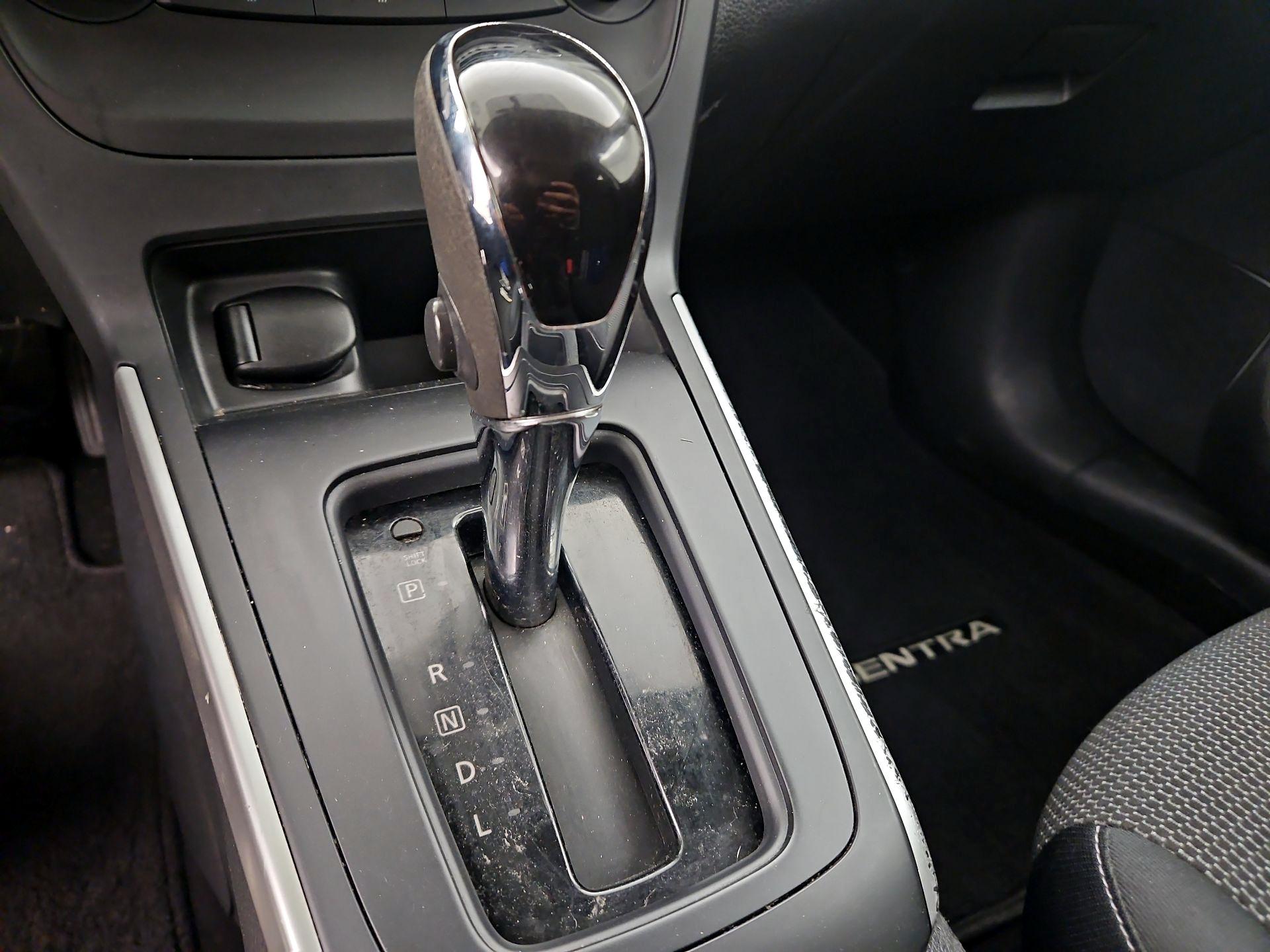 Thumbnail: 2017 Nissan Sentra - 16