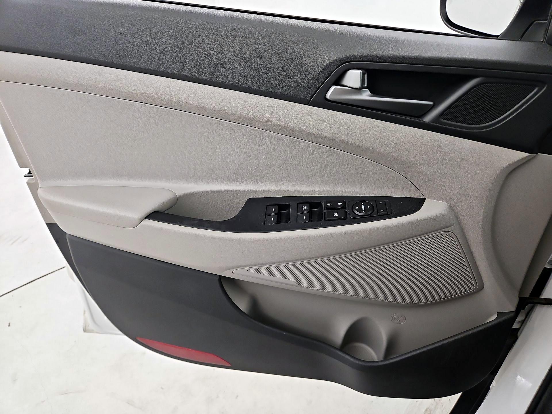 Thumbnail: 2016 Hyundai Tucson - 12