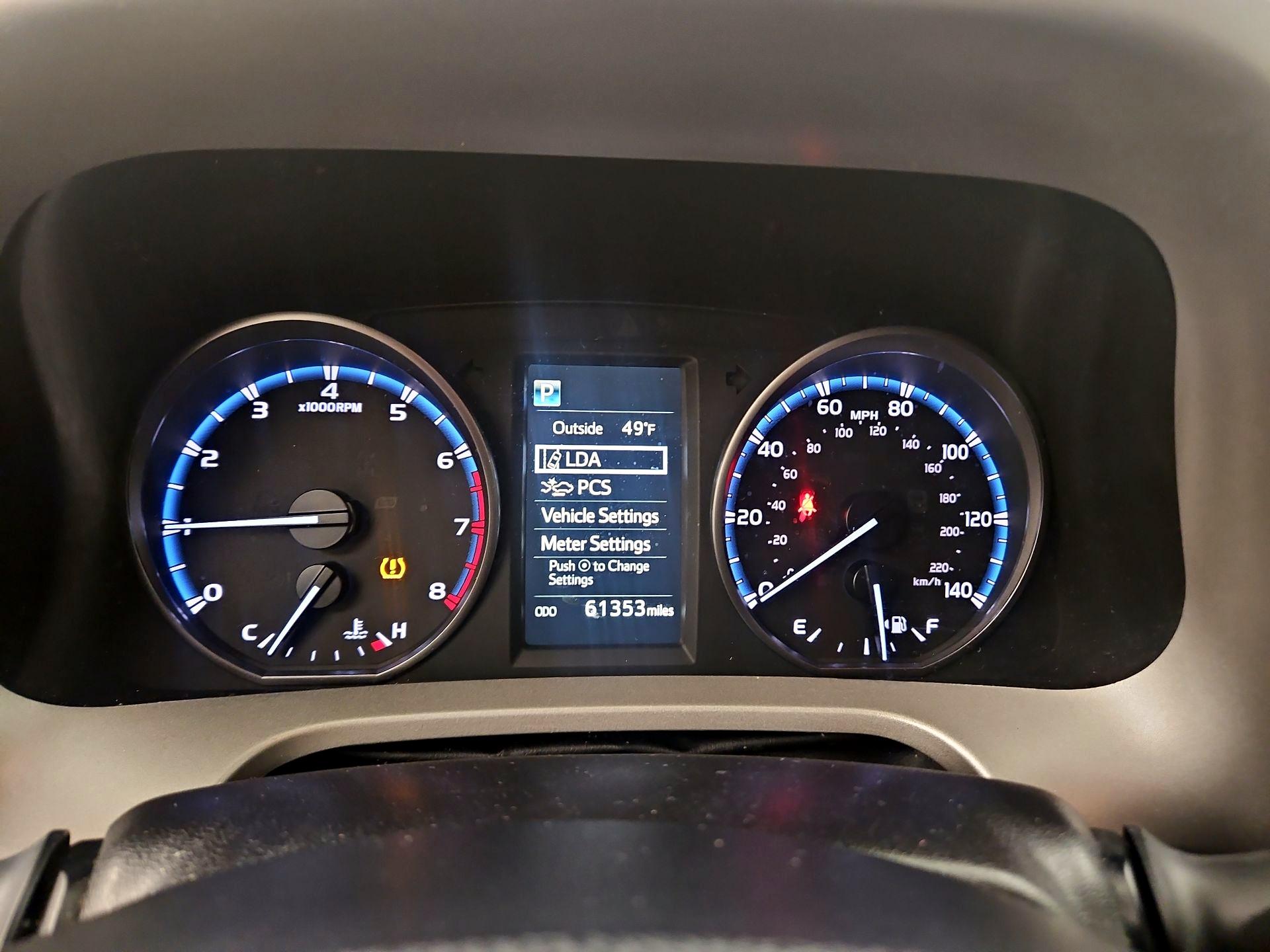 Thumbnail: 2017 Toyota RAV4 - 9