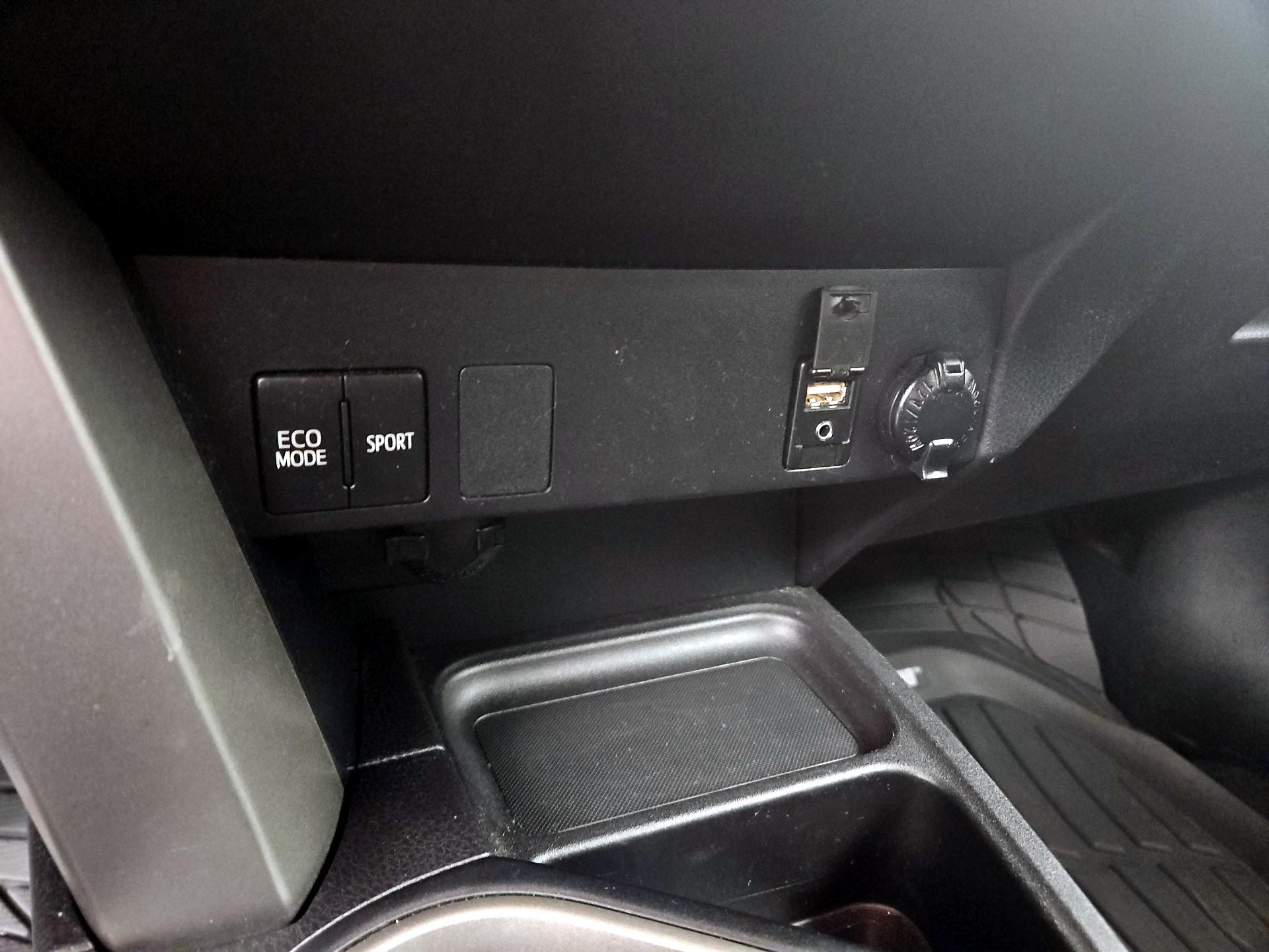 Thumbnail: 2017 Toyota RAV4 - 18