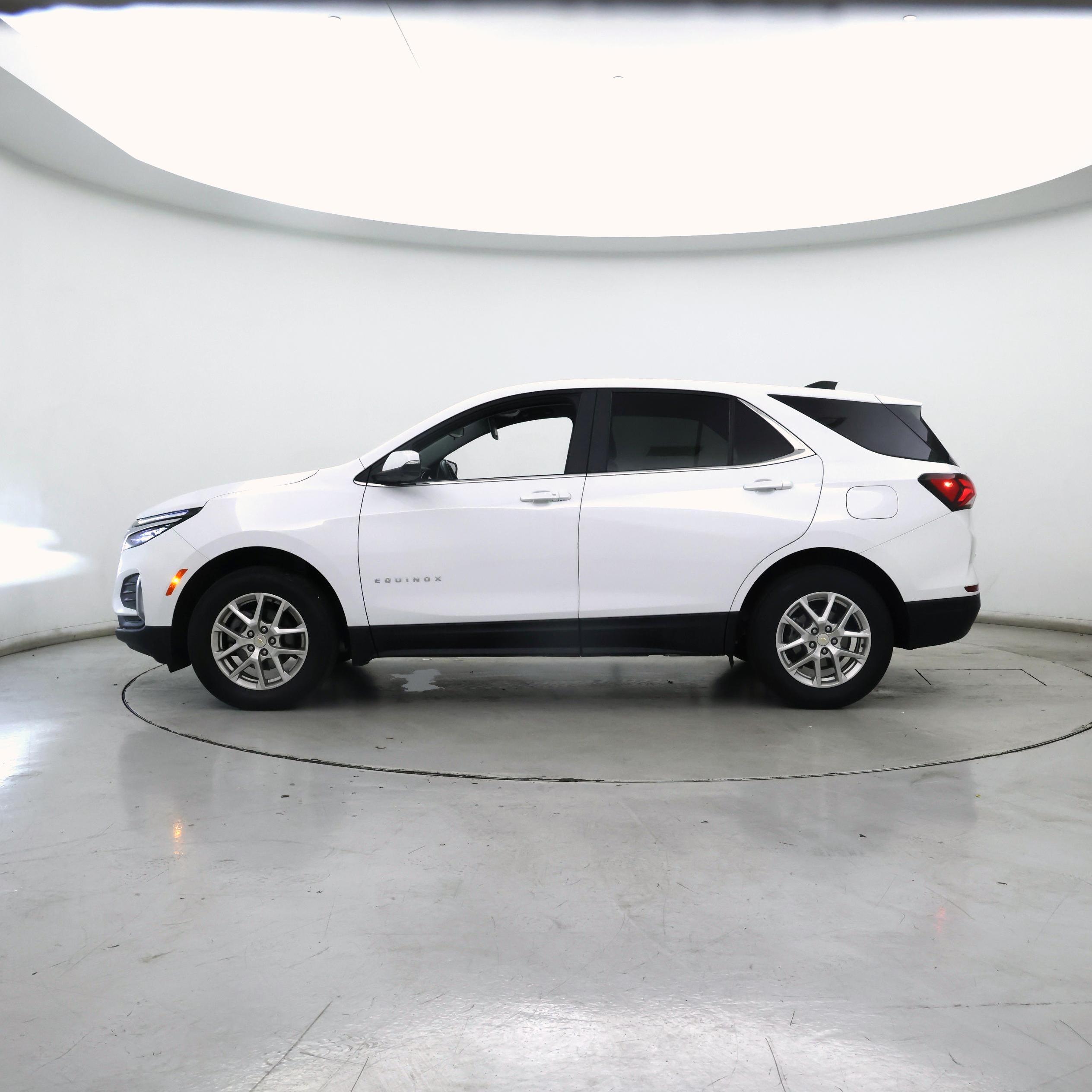 Thumbnail: 2022 Chevrolet Equinox - 3