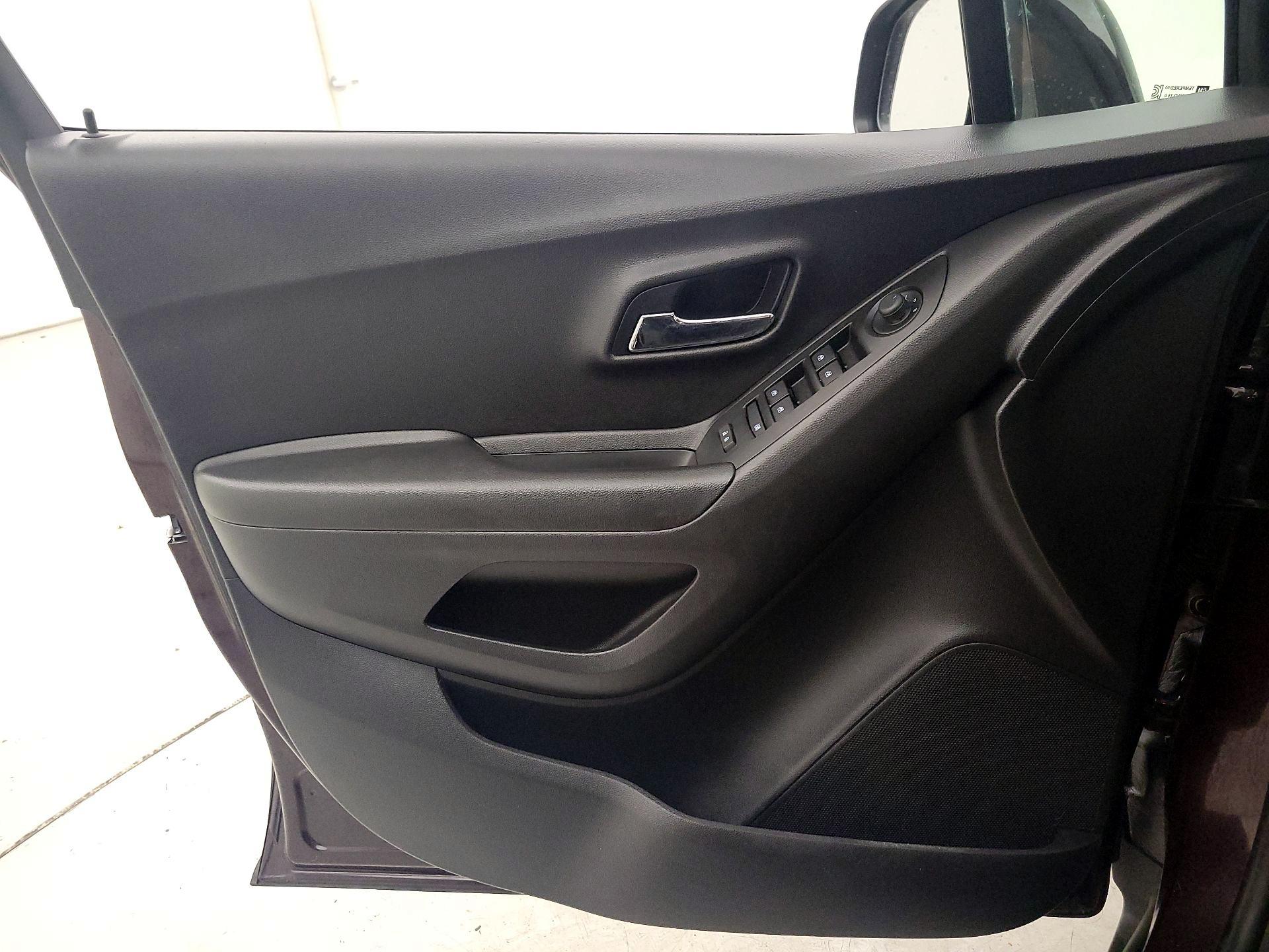 Thumbnail: 2021 Chevrolet Trax - 12