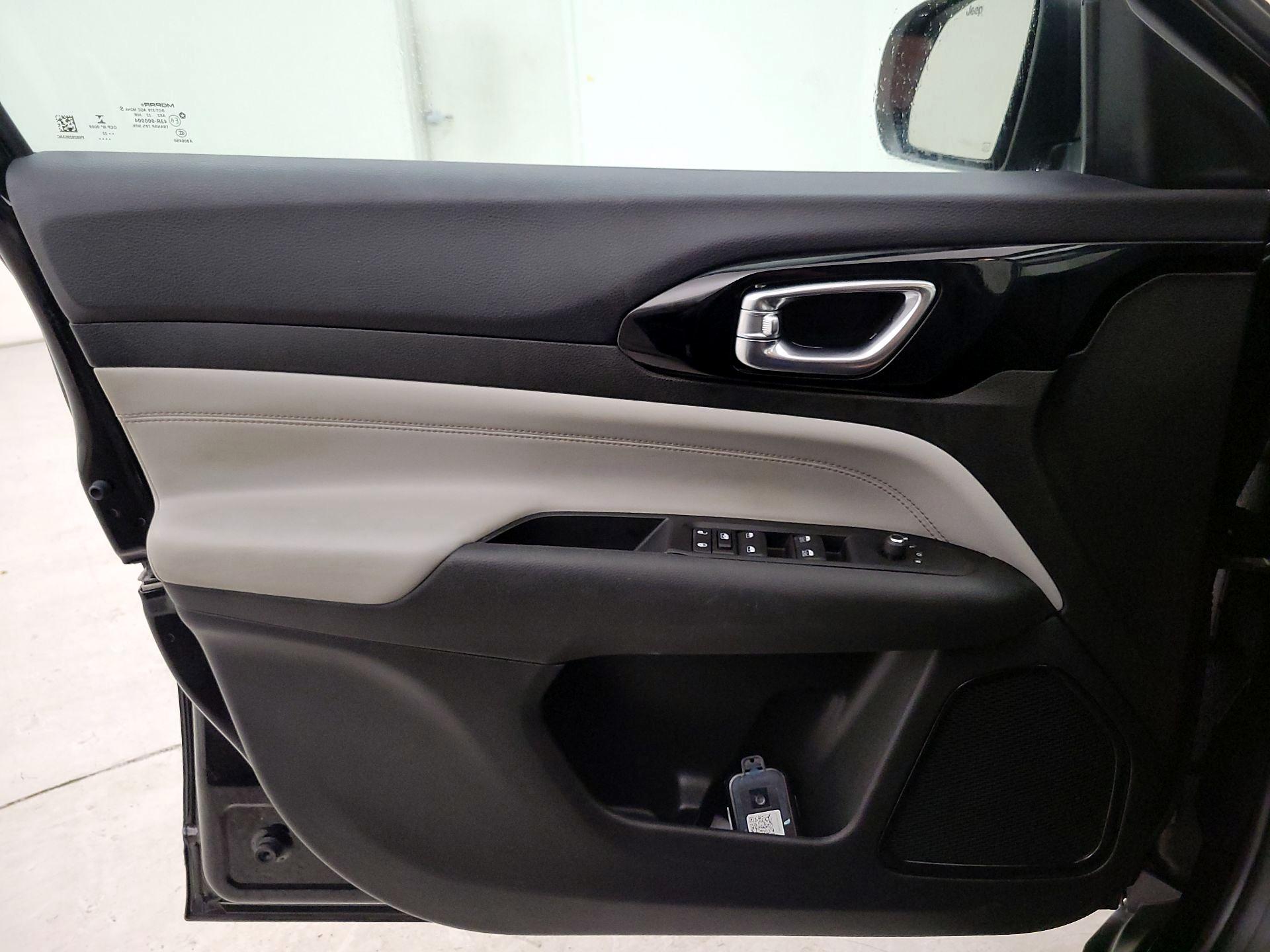 Thumbnail: 2022 Jeep Compass - 12