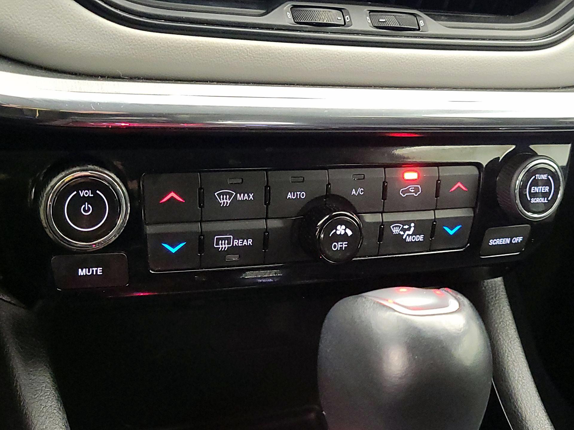 Thumbnail: 2022 Jeep Compass - 16