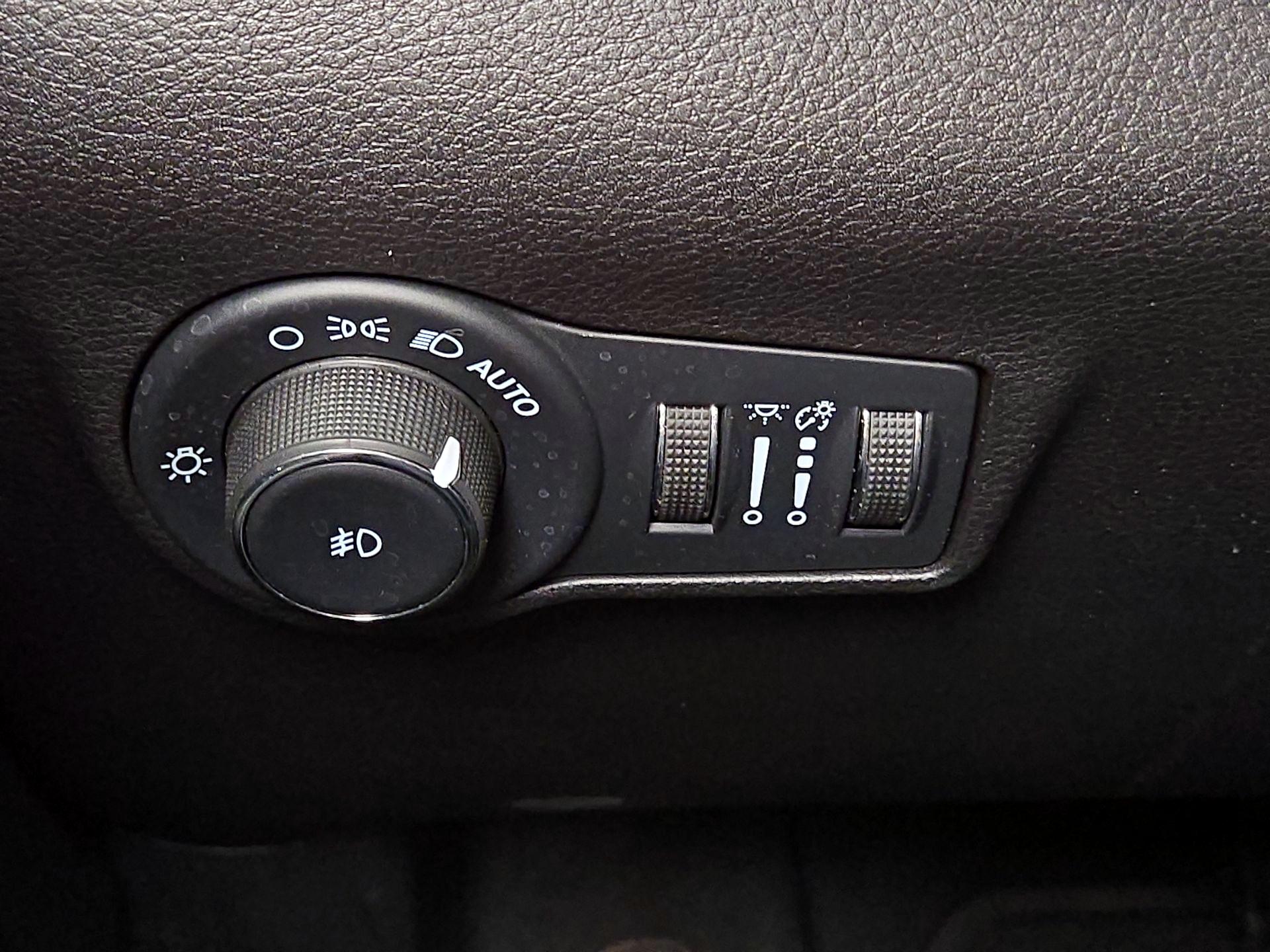 Thumbnail: 2022 Jeep Compass - 13