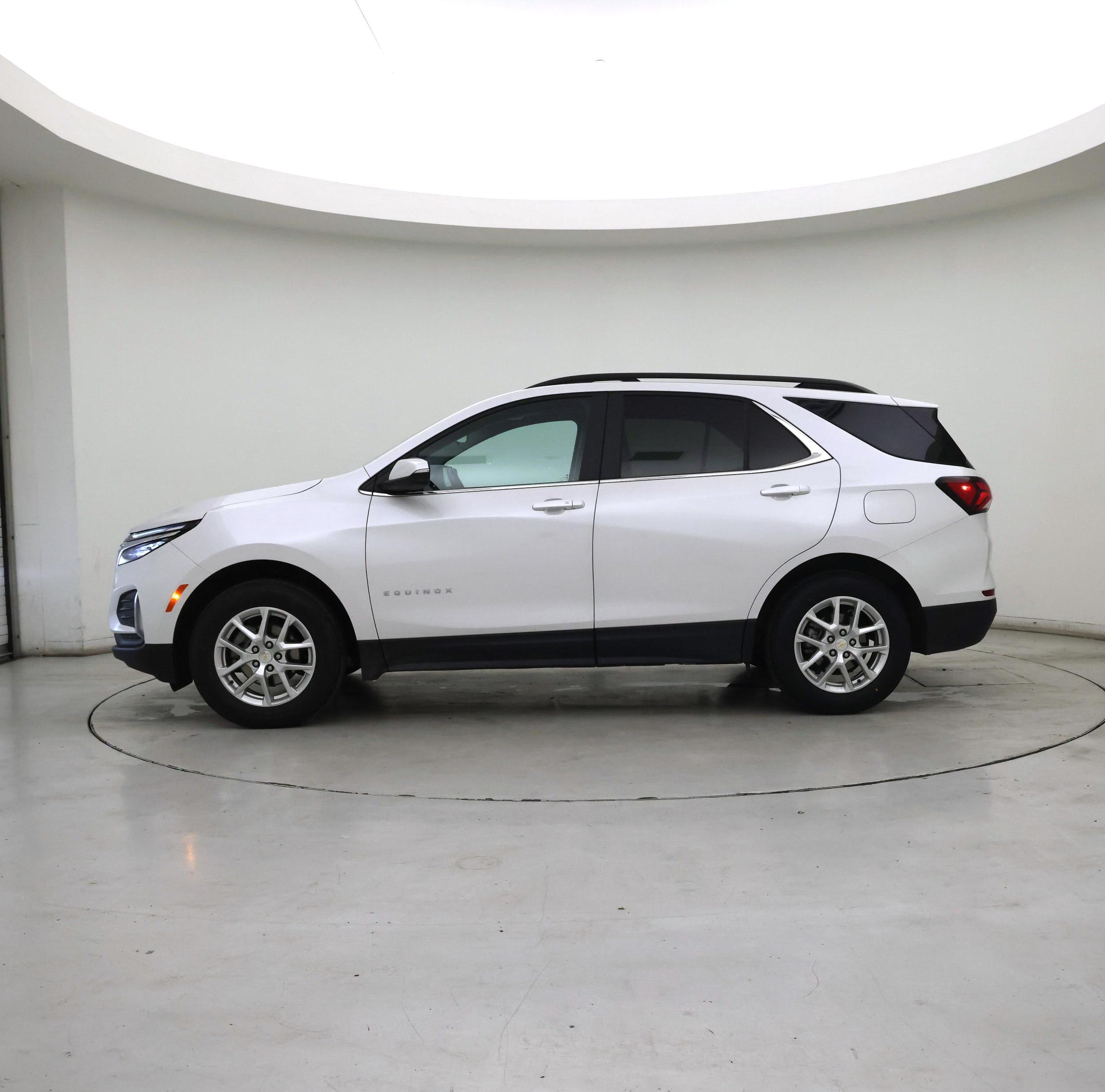 Thumbnail: 2022 Chevrolet Equinox - 3