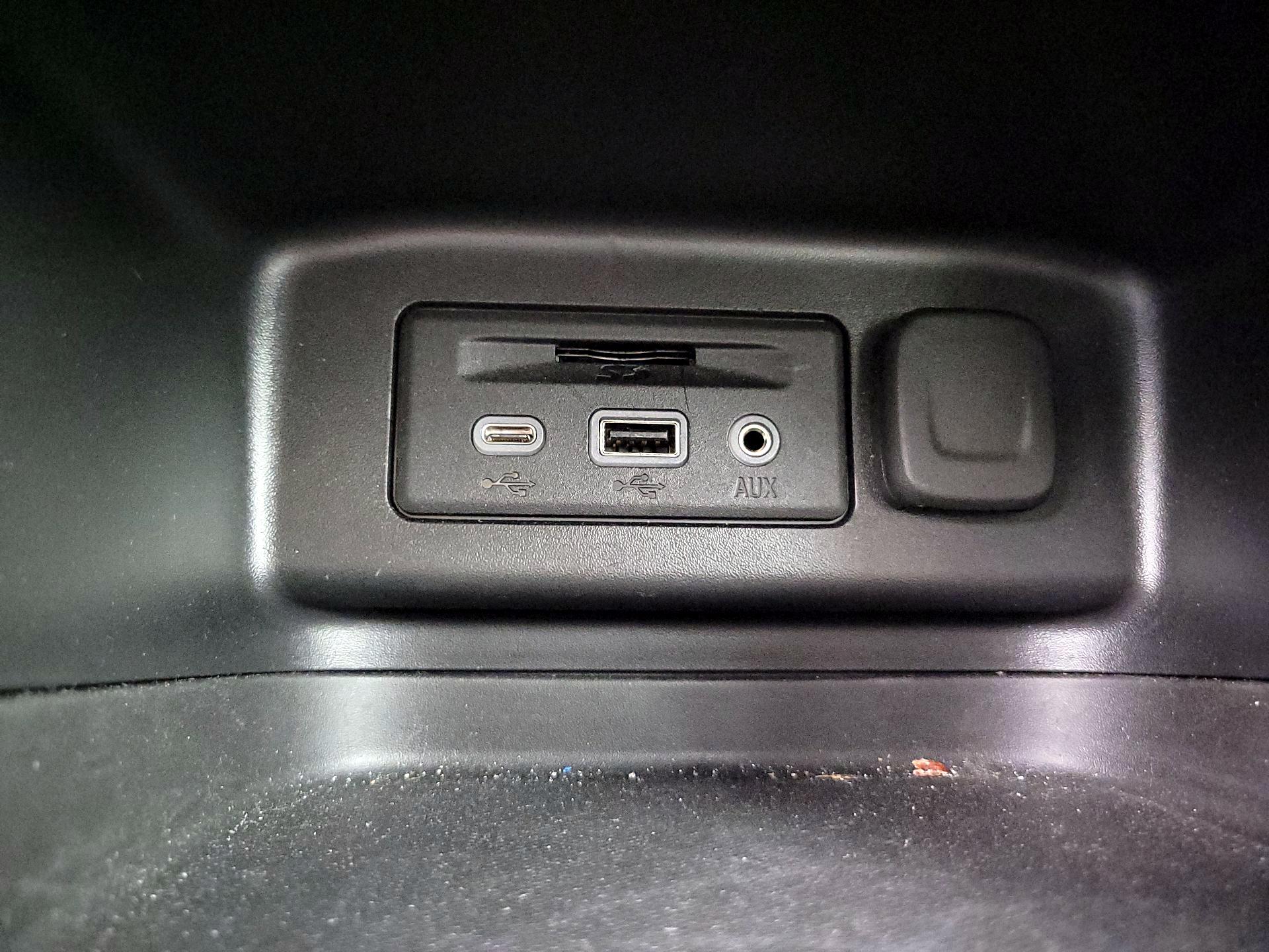 Thumbnail: 2023 Chevrolet Equinox - 18