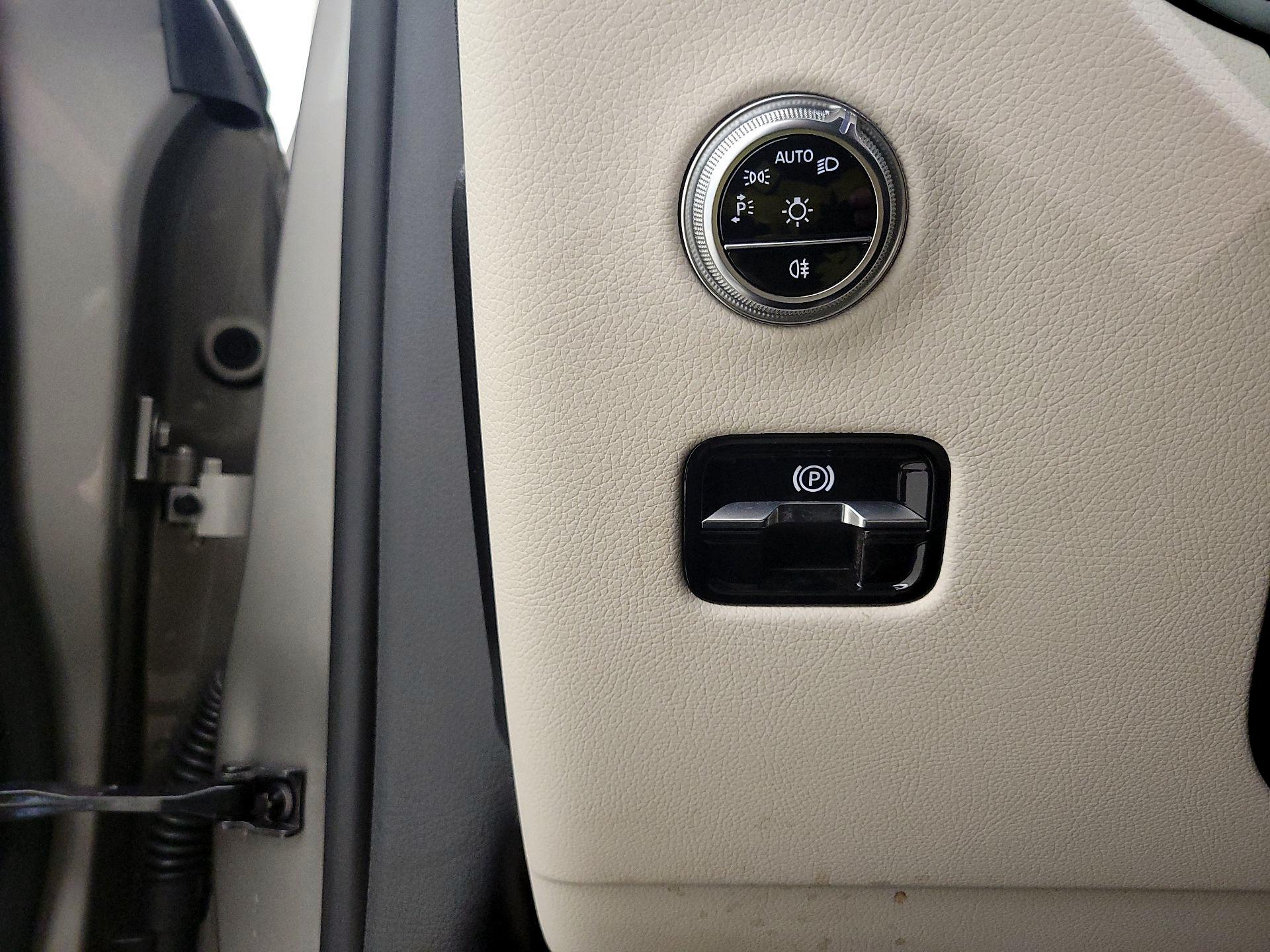 Thumbnail: 2023 Mercedes-Benz GLC - 13