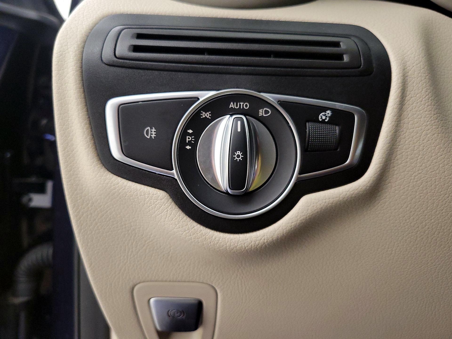 Thumbnail: 2022 Mercedes-Benz GLC - 13