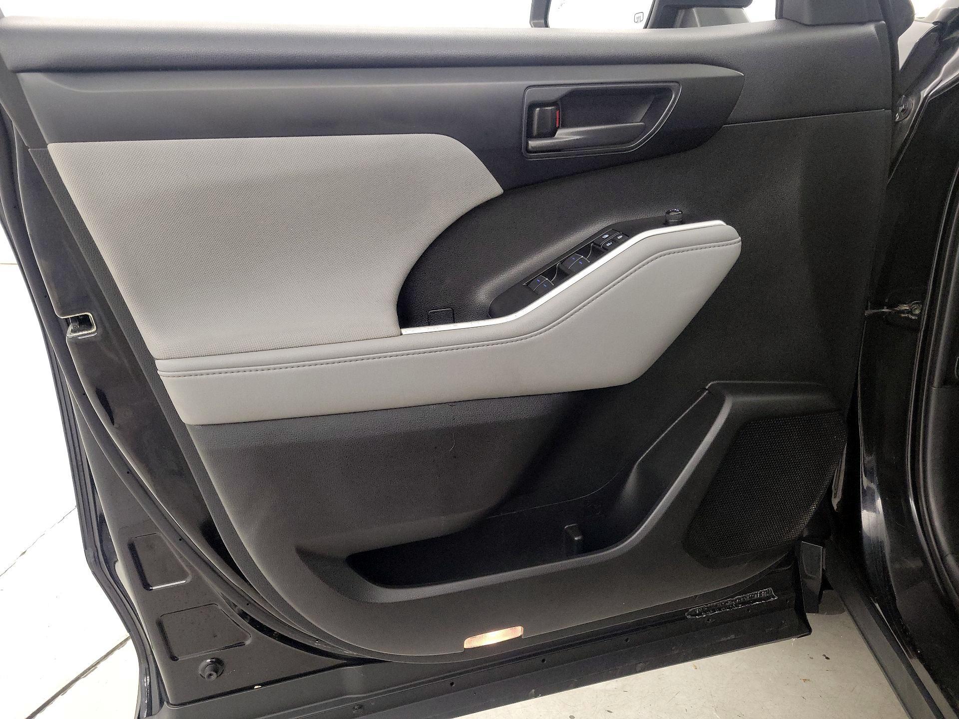 Thumbnail: 2021 Toyota Highlander - 12