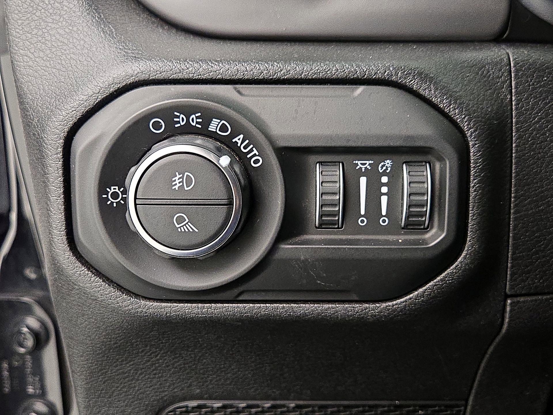 Thumbnail: 2021 Jeep Gladiator - 13