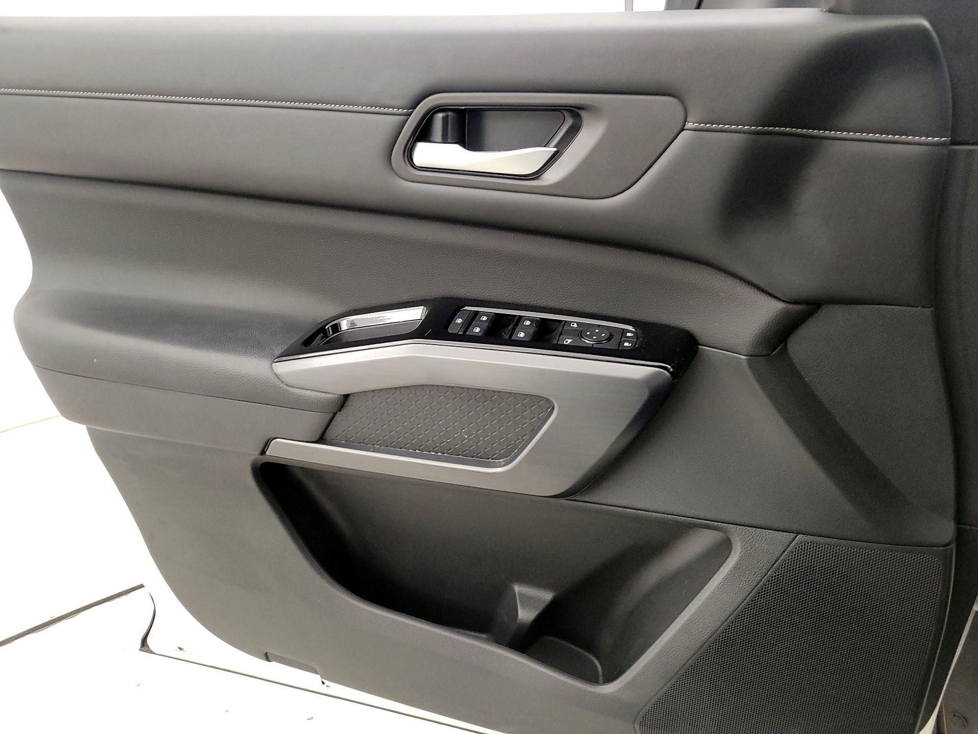 Thumbnail: 2023 Nissan Pathfinder - 12