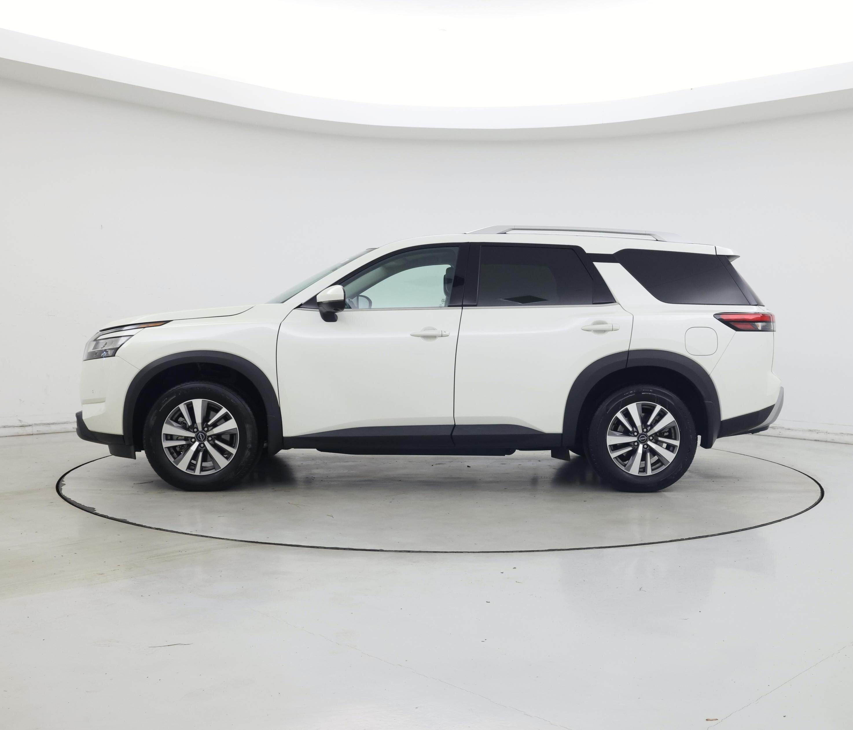 Thumbnail: 2023 Nissan Pathfinder - 3