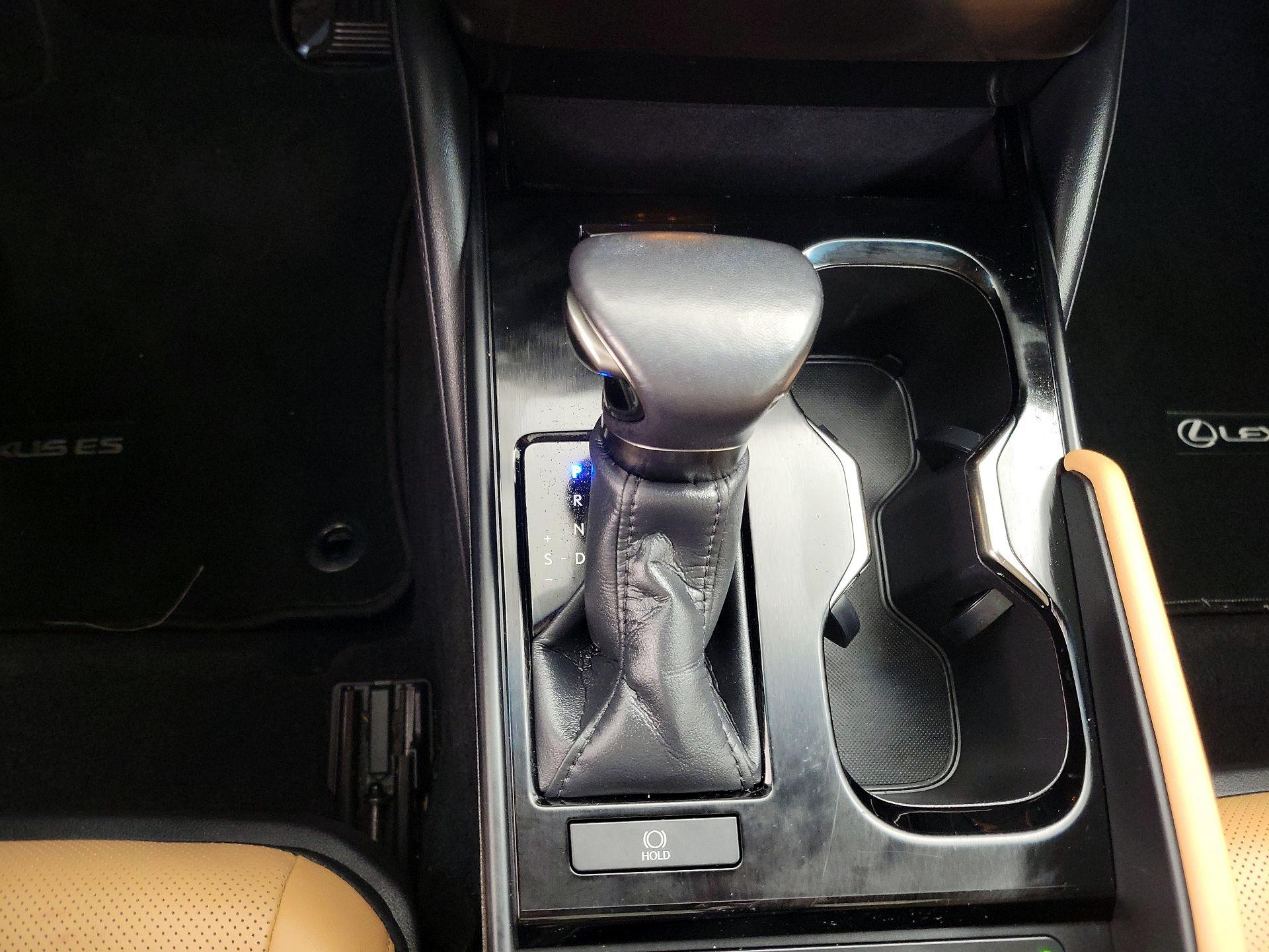 Thumbnail: 2023 Lexus ES - 16