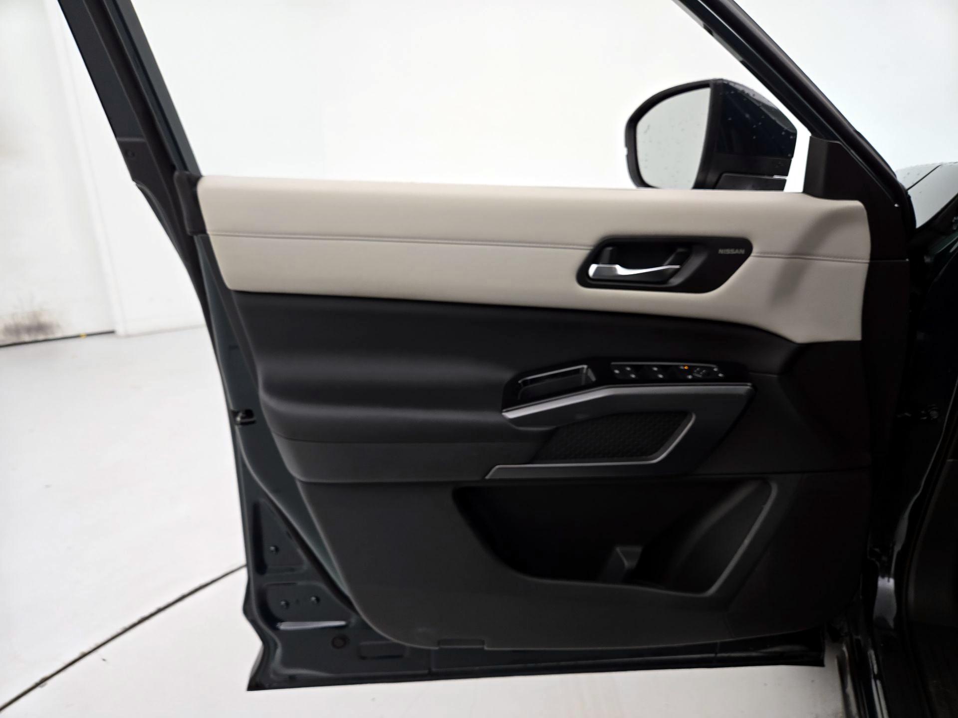 Thumbnail: 2023 Nissan Pathfinder - 12