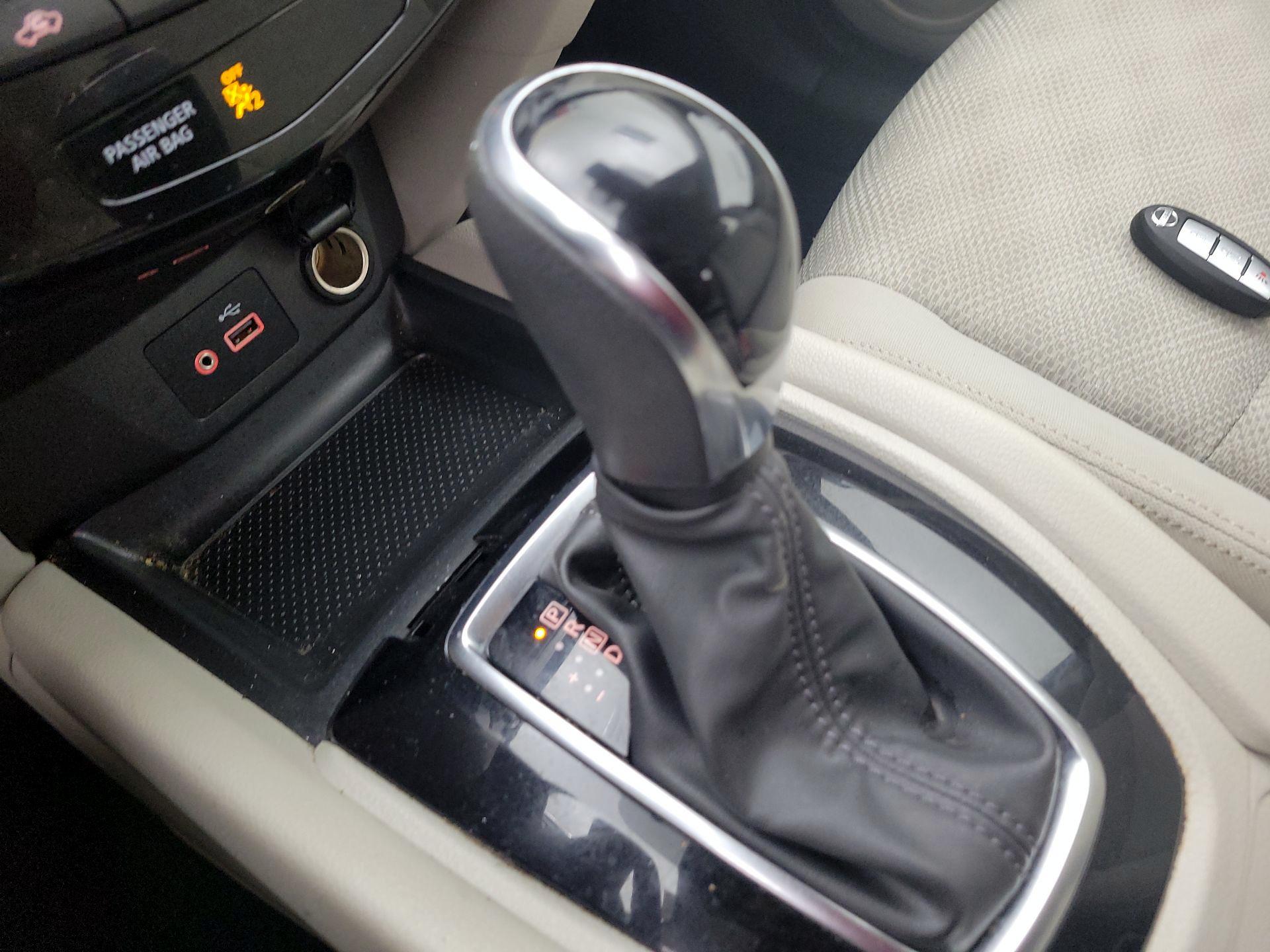 Thumbnail: 2020 Nissan Rogue Sport - 17