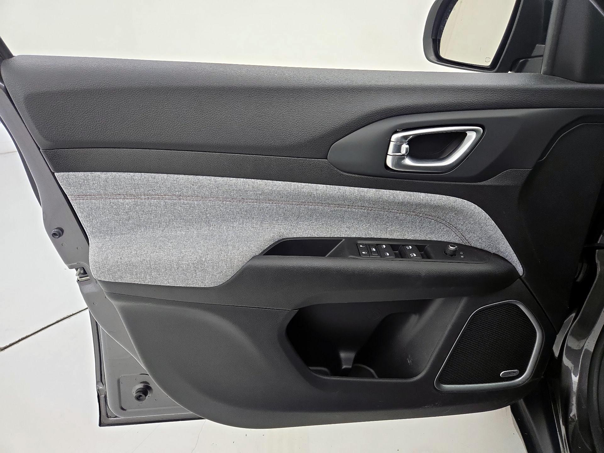 Thumbnail: 2022 Jeep Compass - 12