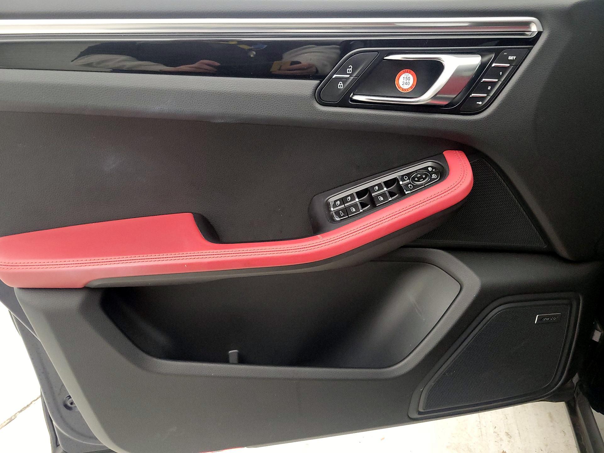 Thumbnail: 2021 Porsche Macan - 12