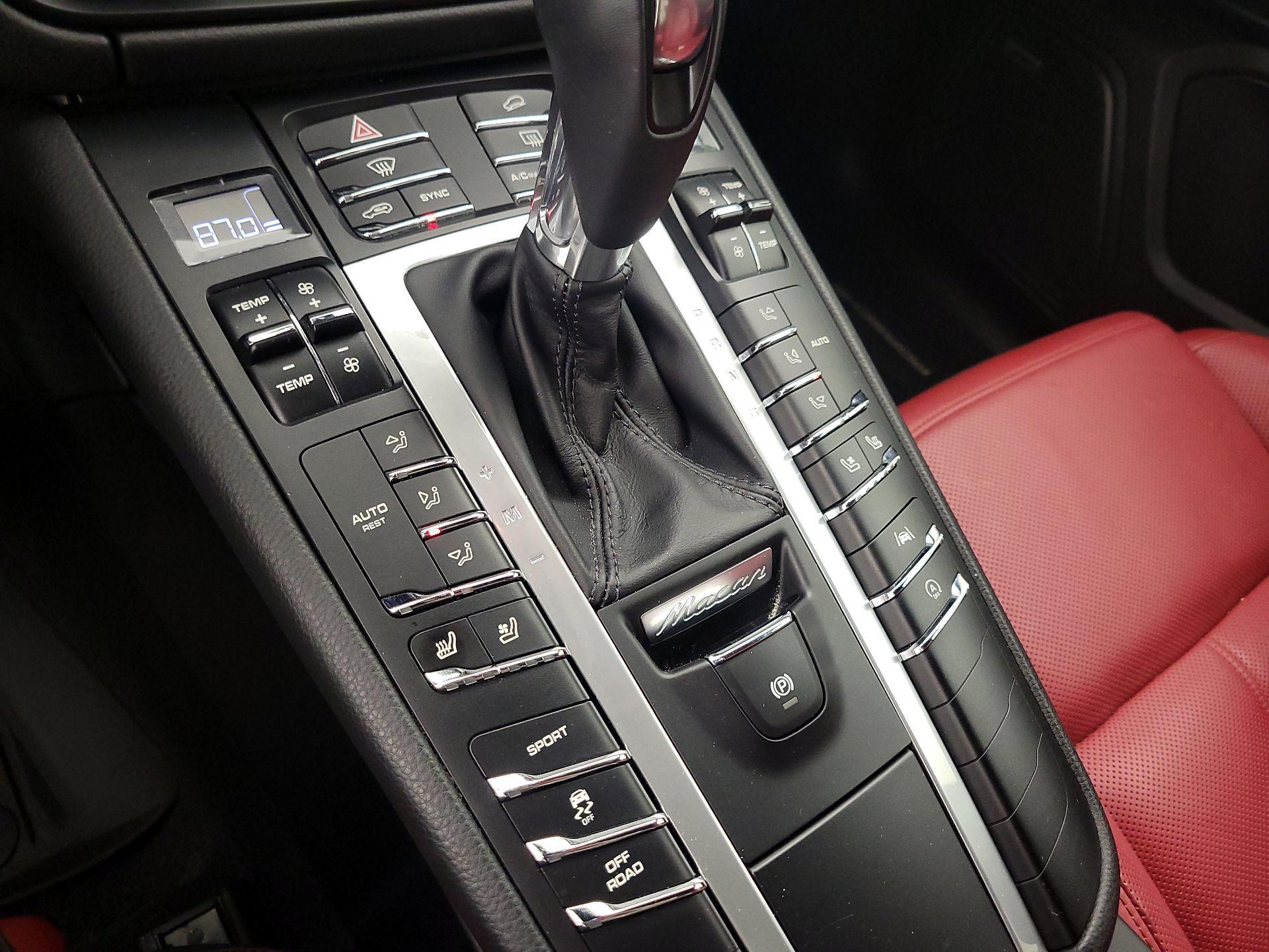 Thumbnail: 2021 Porsche Macan - 16