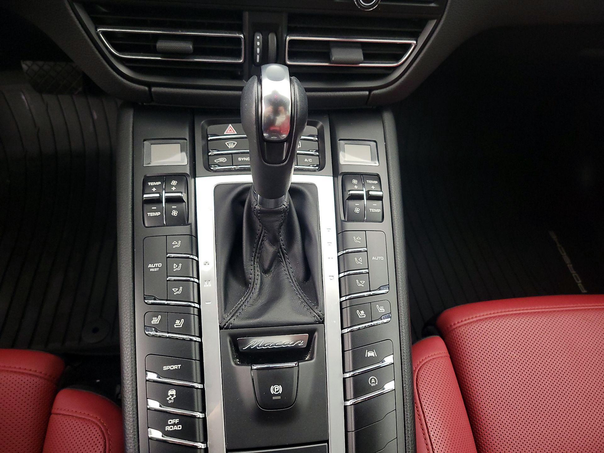 Thumbnail: 2021 Porsche Macan - 17