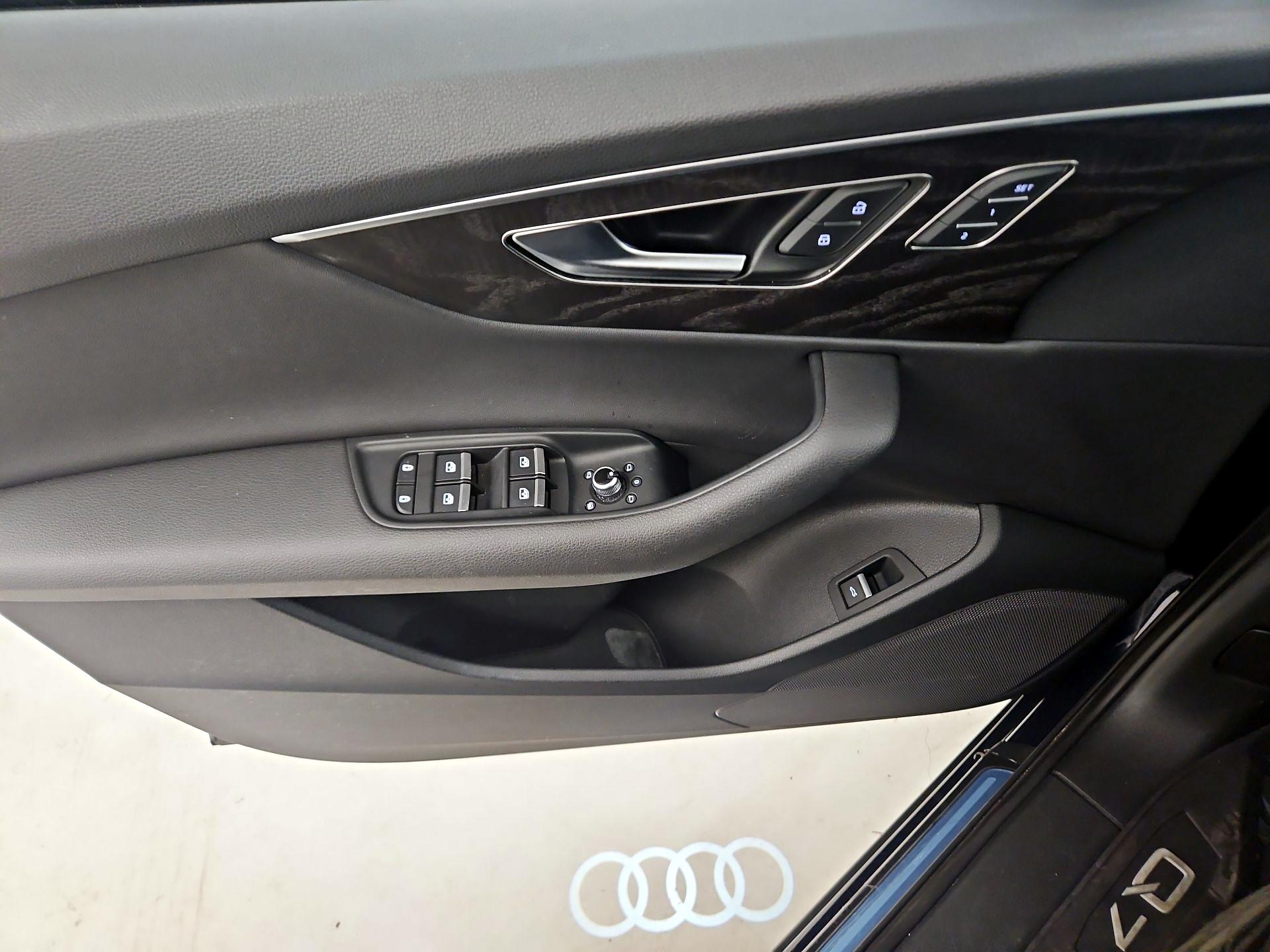 Thumbnail: 2023 Audi Q7 - 12