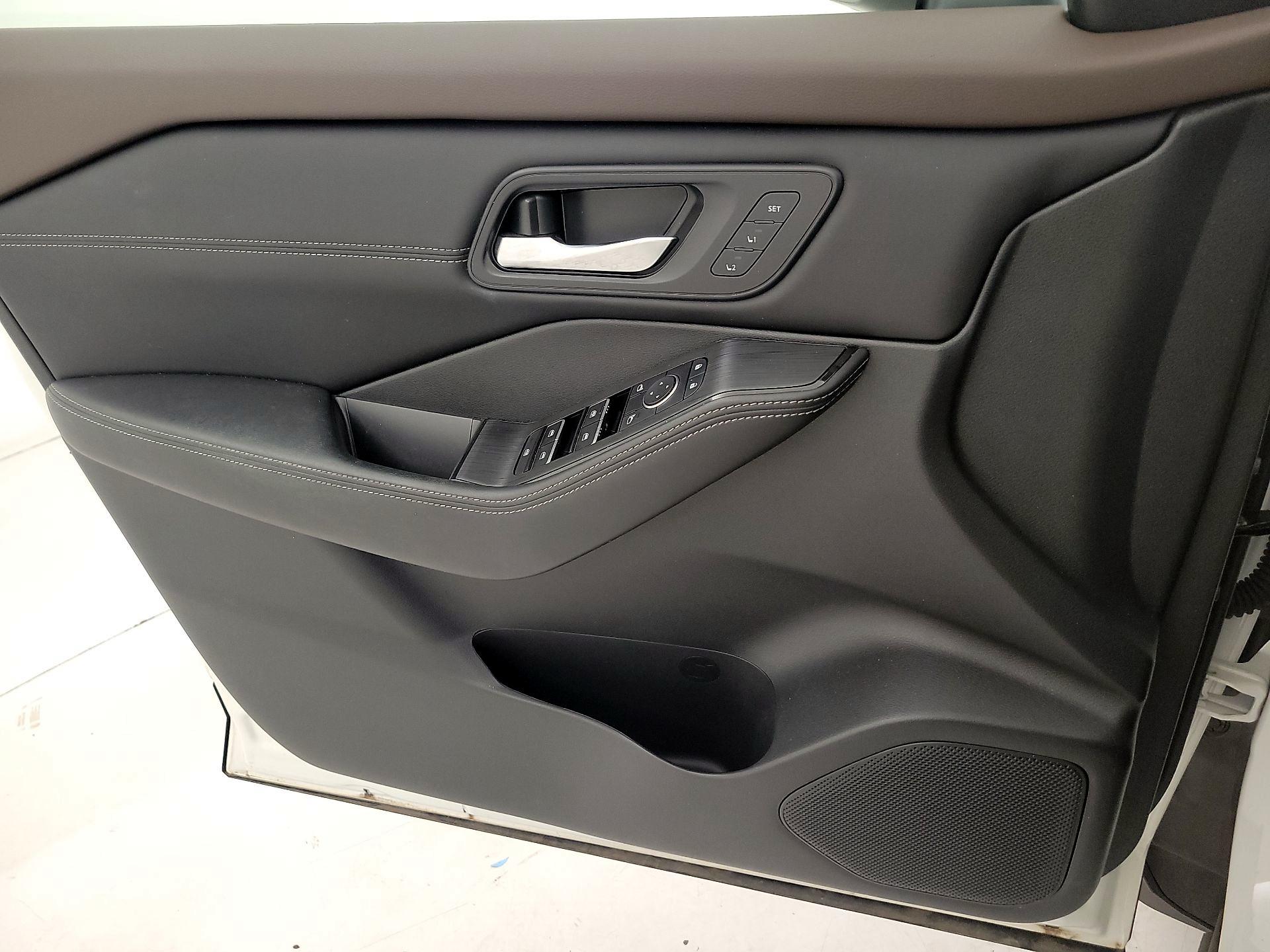 Thumbnail: 2023 Nissan Rogue - 12