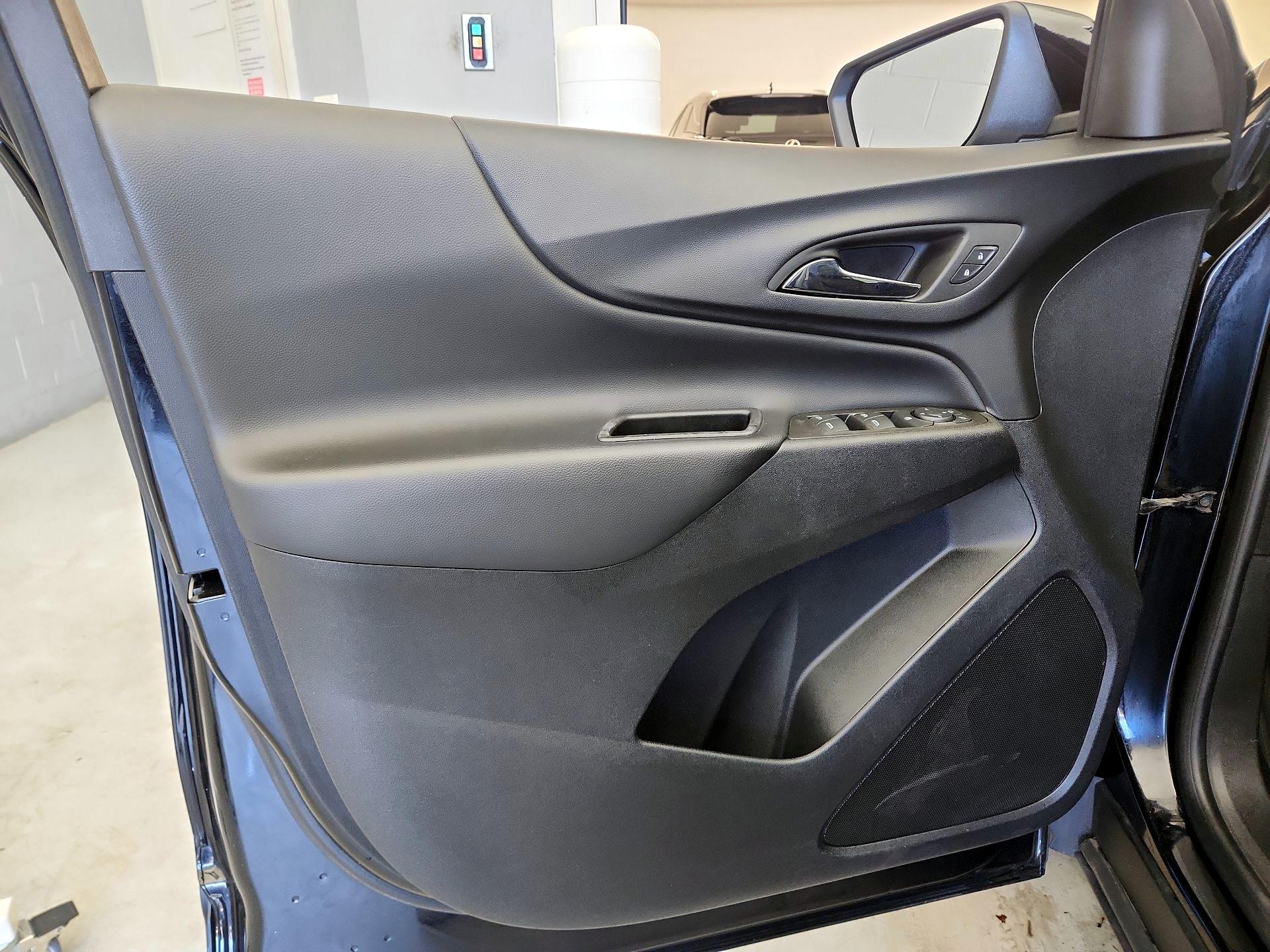 Thumbnail: 2022 Chevrolet Equinox - 12