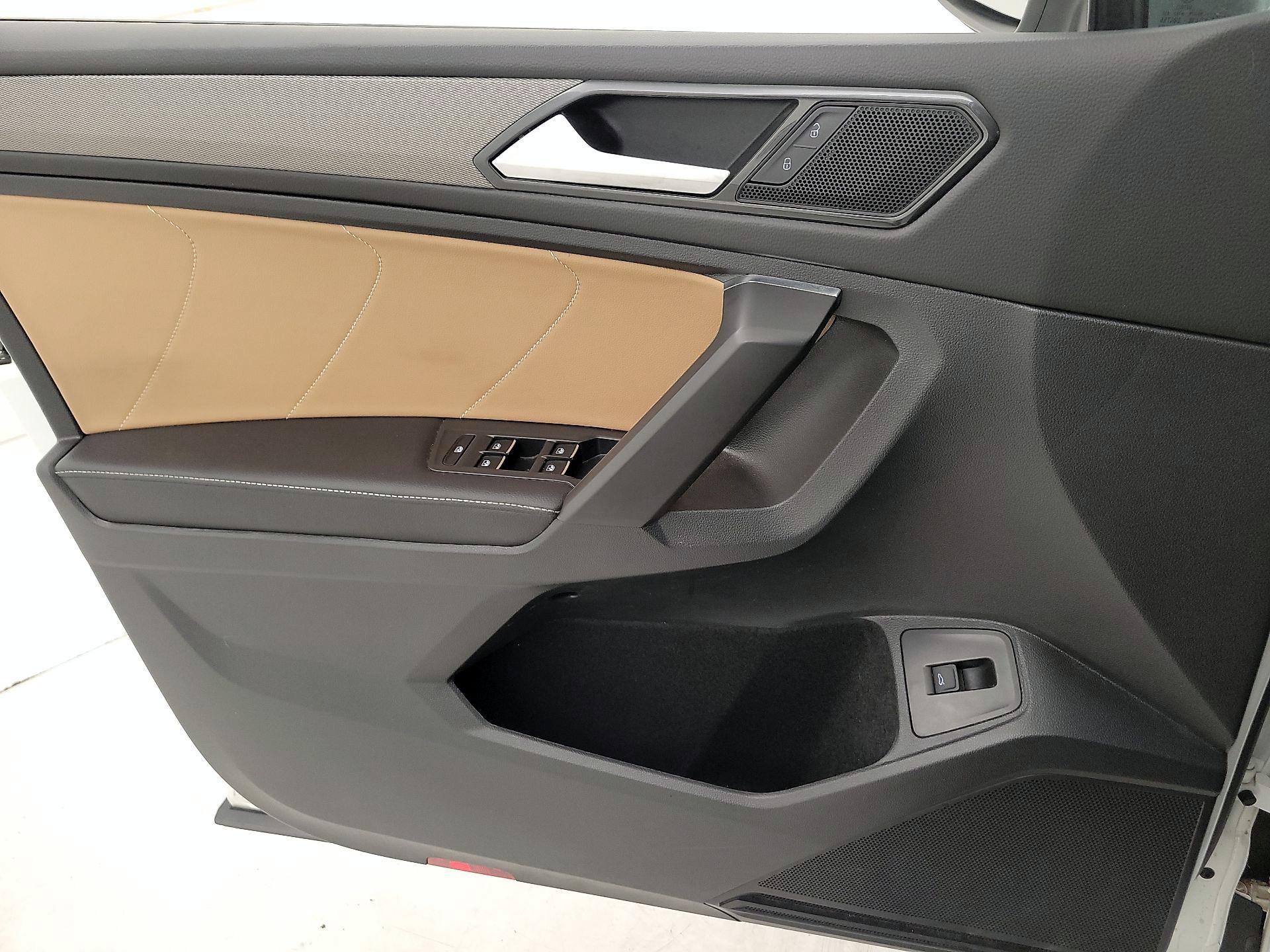 Thumbnail: 2022 Volkswagen Tiguan - 12