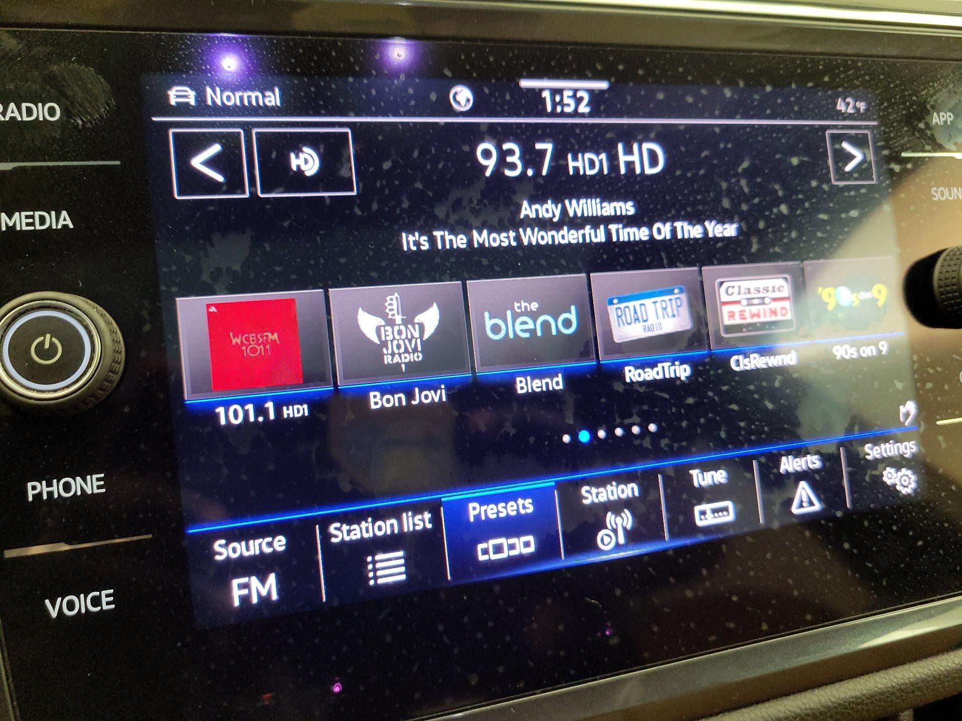 Thumbnail: 2022 Volkswagen Tiguan - 15