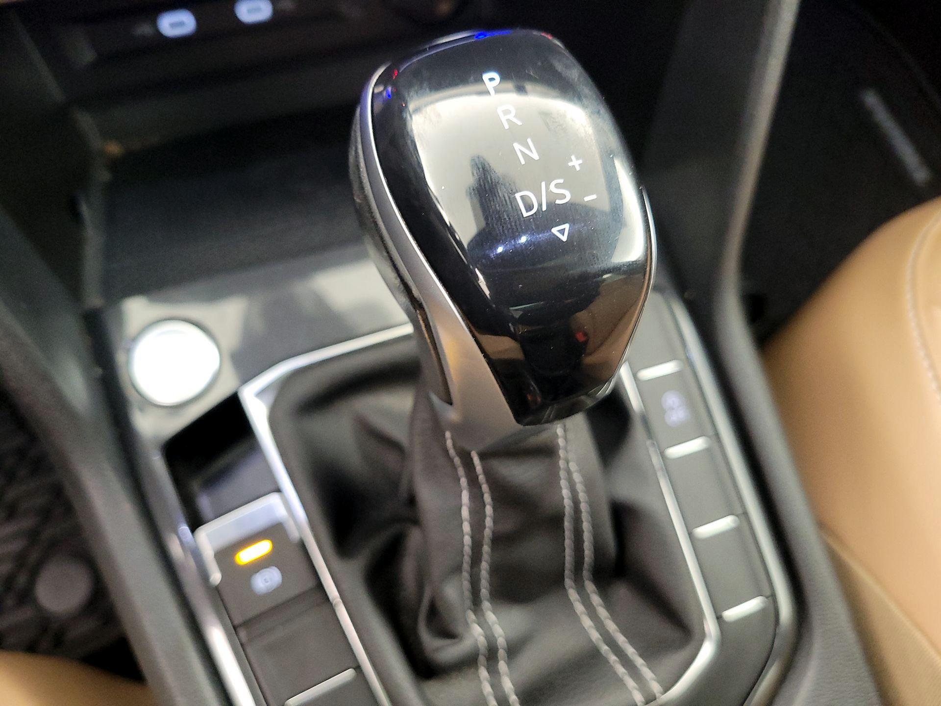 Thumbnail: 2022 Volkswagen Tiguan - 17