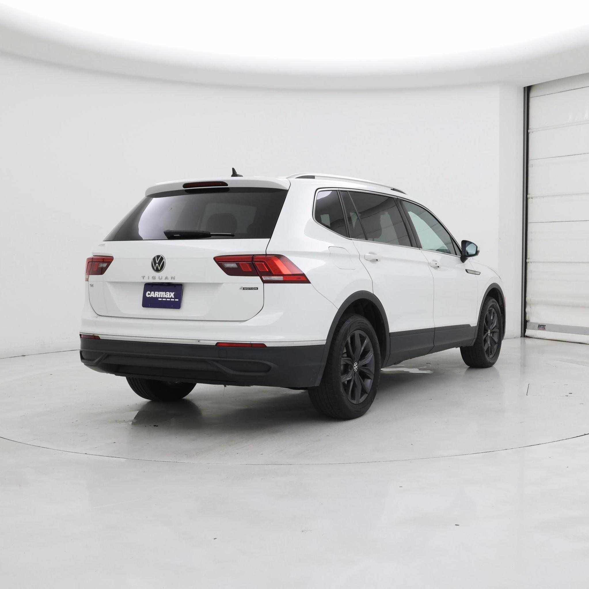 Thumbnail: 2022 Volkswagen Tiguan - 8