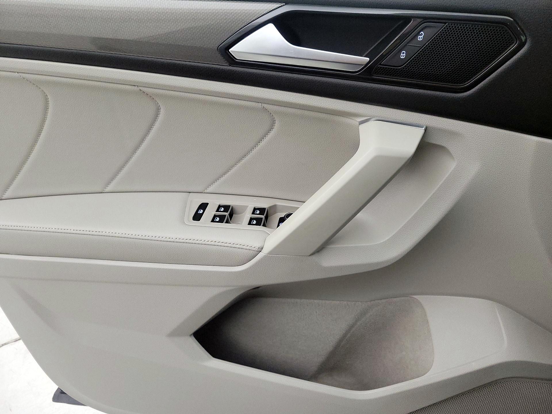 Thumbnail: 2022 Volkswagen Tiguan - 12