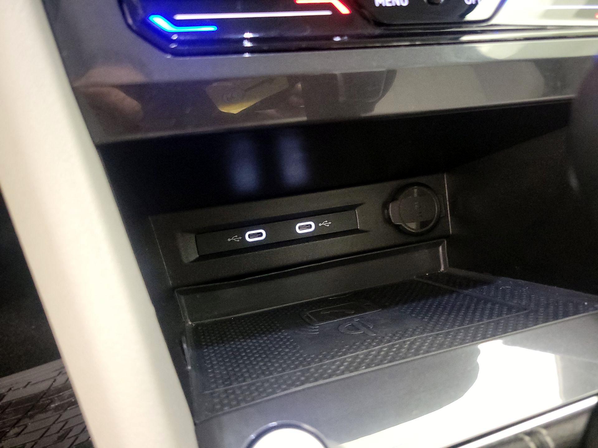 Thumbnail: 2022 Volkswagen Tiguan - 17