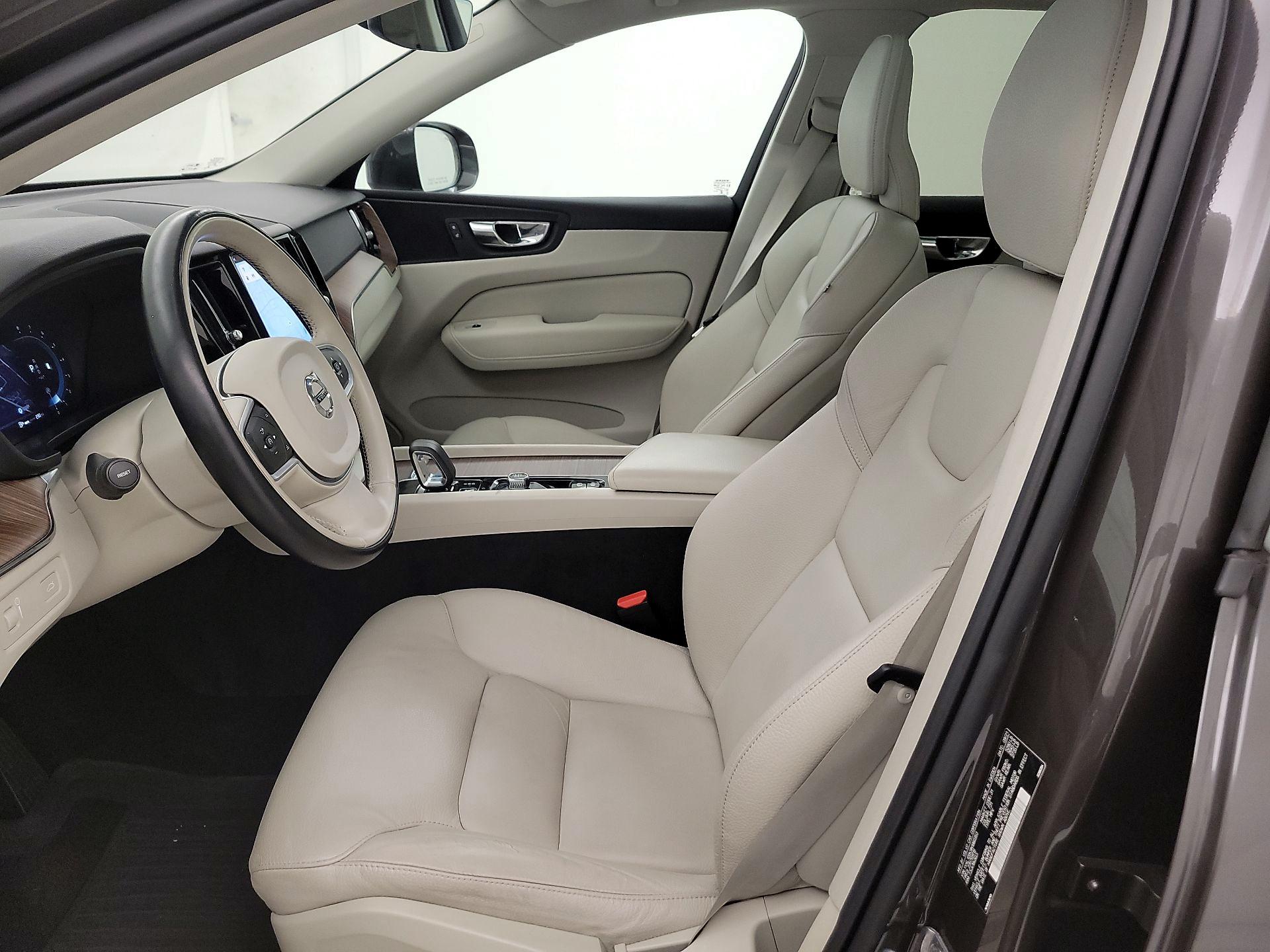 Thumbnail: 2022 Volvo XC60 - 11