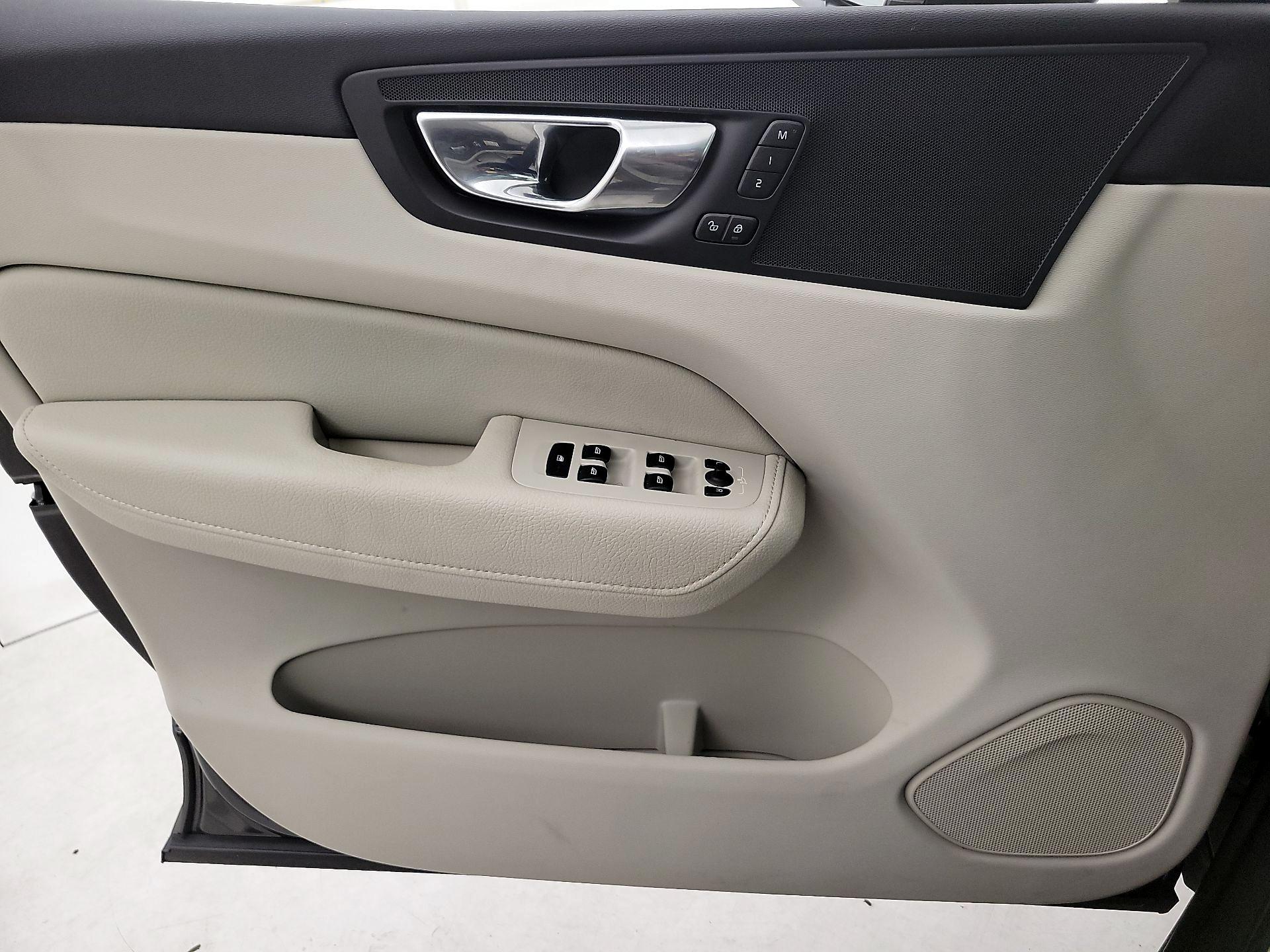 Thumbnail: 2022 Volvo XC60 - 12