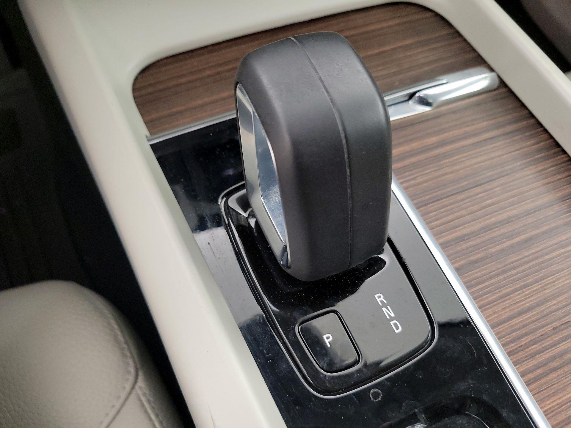 Thumbnail: 2022 Volvo XC60 - 18