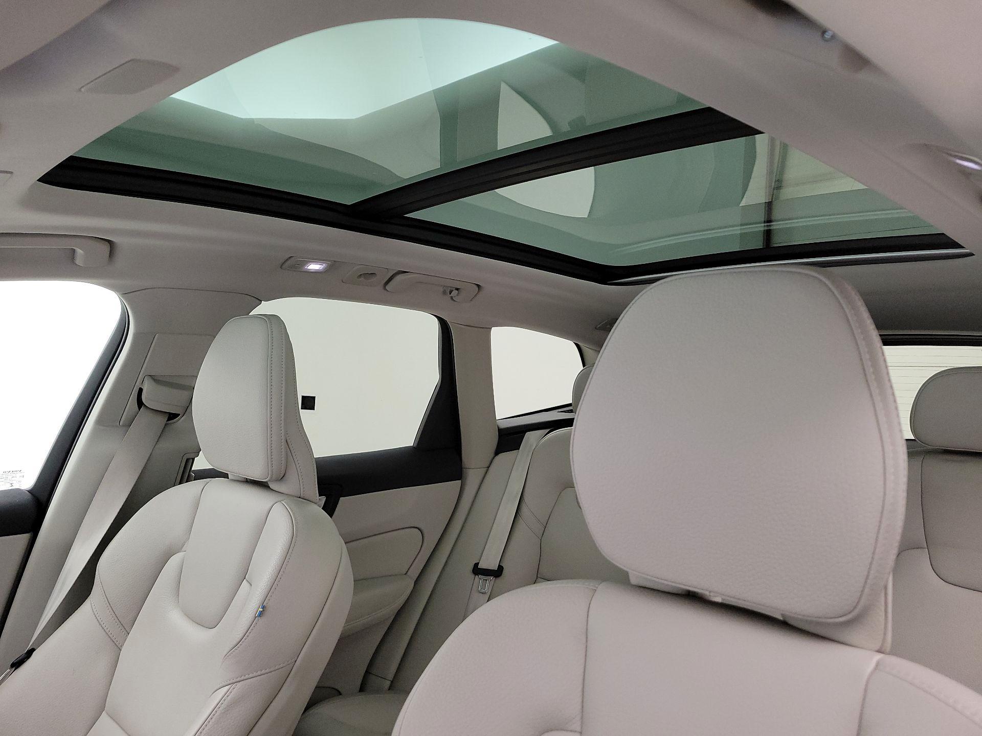 Thumbnail: 2022 Volvo XC60 - 20