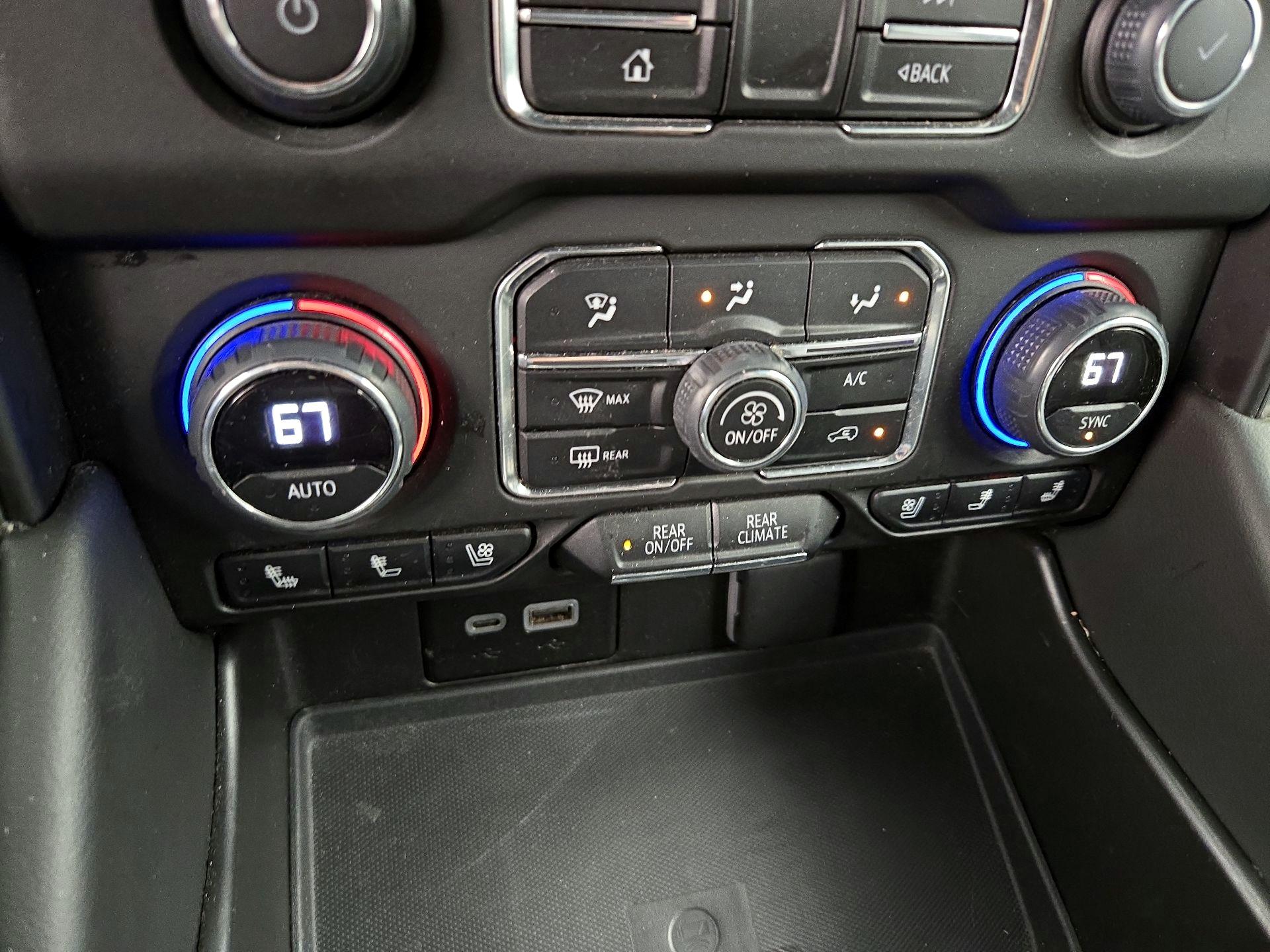 Thumbnail: 2023 Chevrolet Suburban - 17