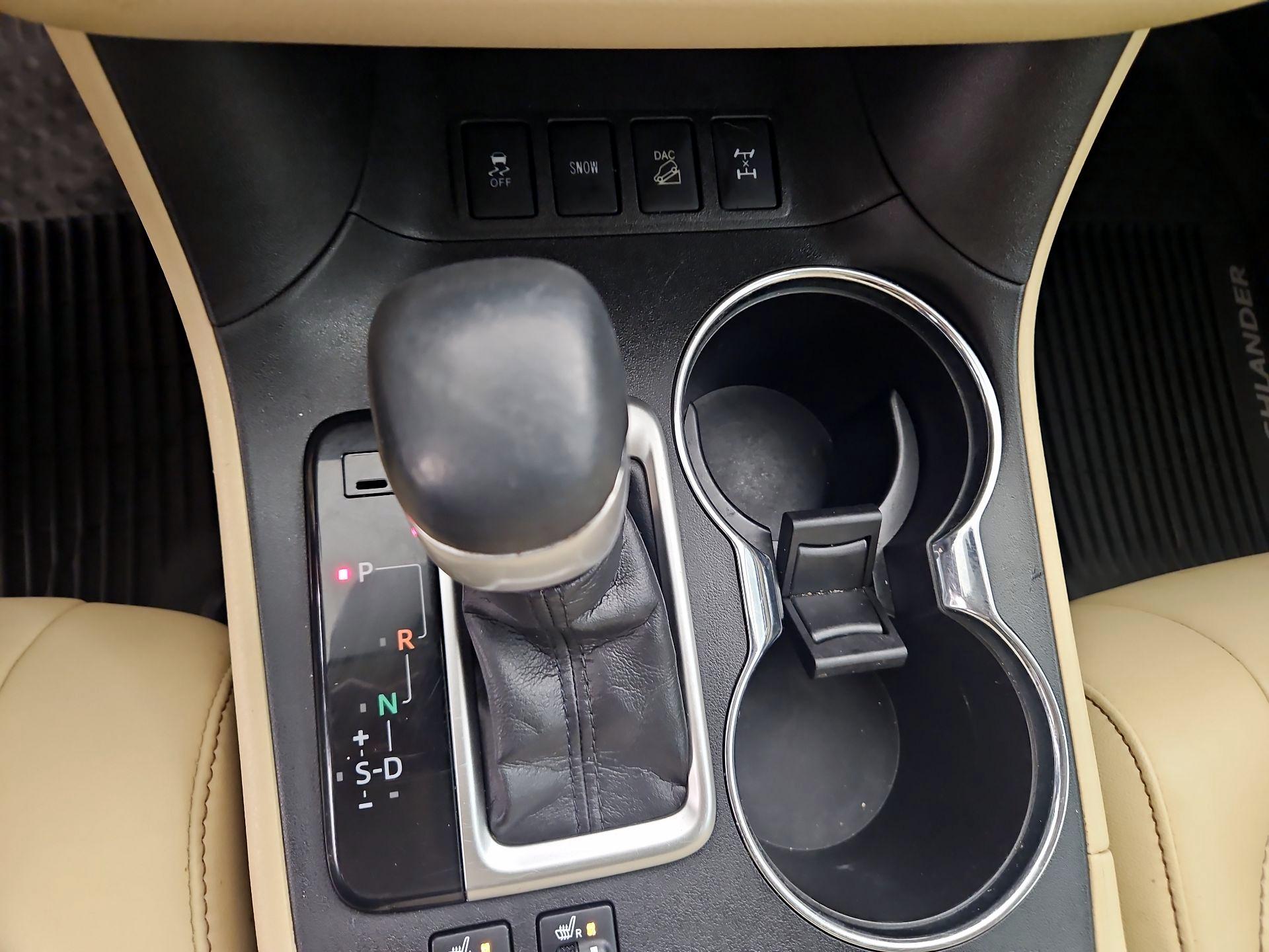 Thumbnail: 2019 Toyota Highlander - 18