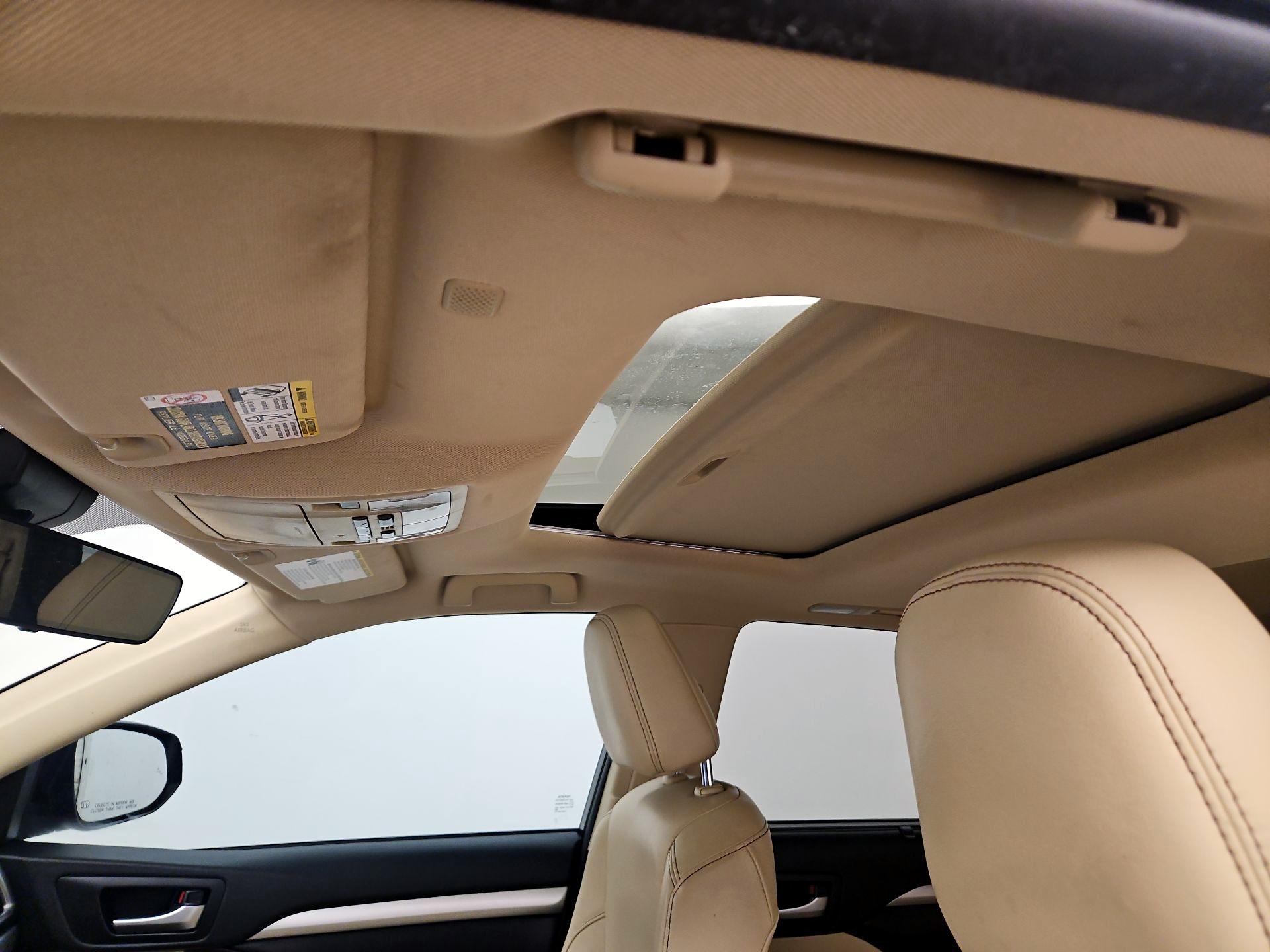 Thumbnail: 2019 Toyota Highlander - 20