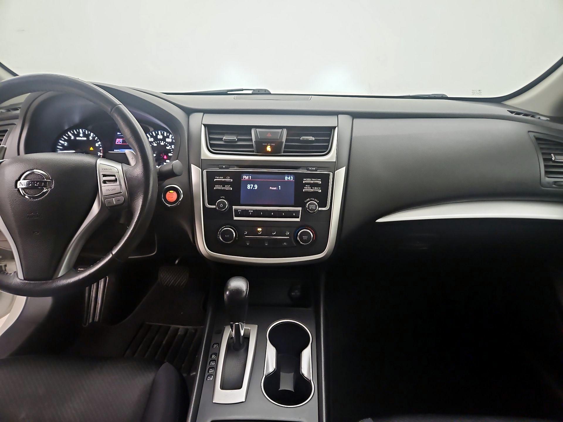 Thumbnail: 2017 Nissan Altima - 9