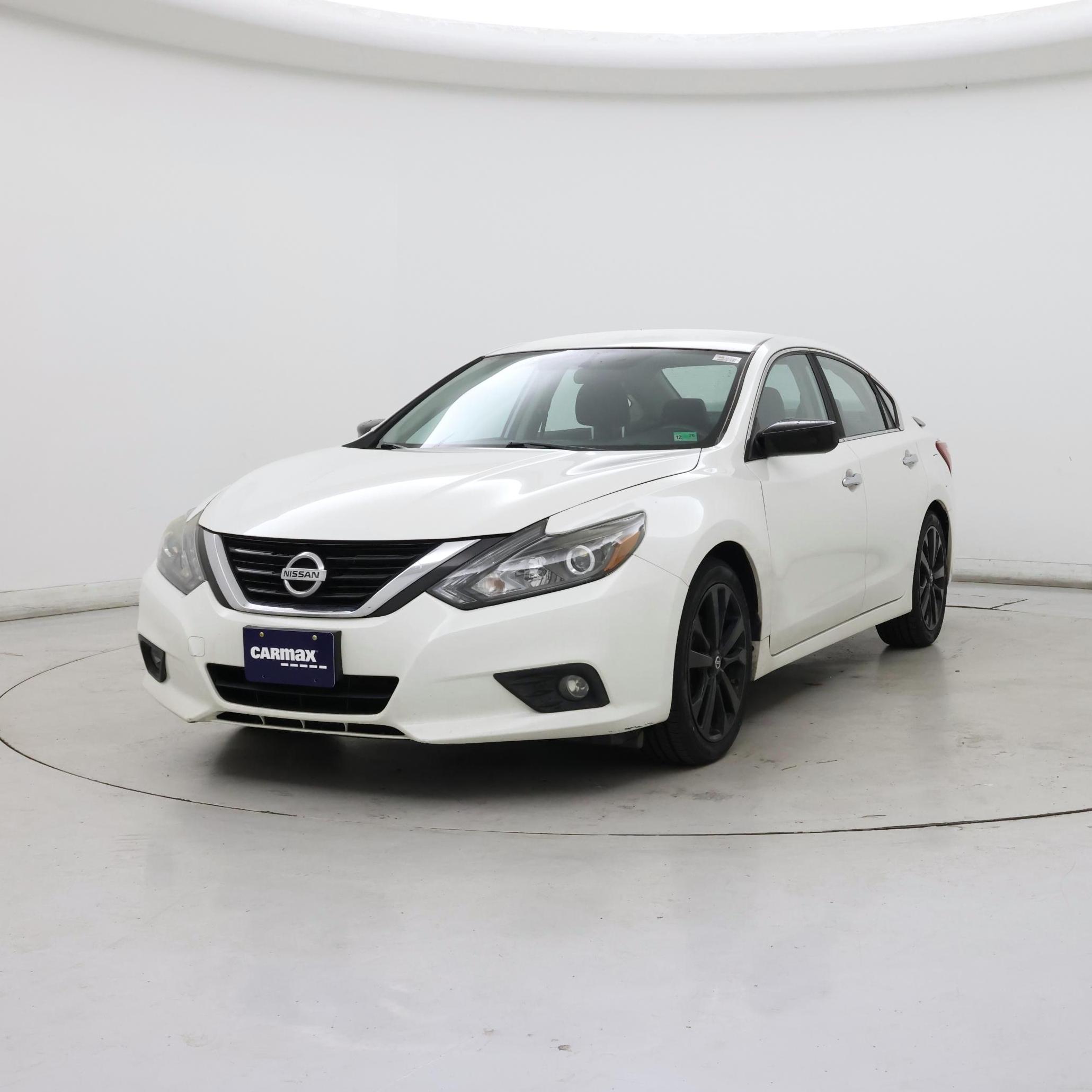 Thumbnail: 2017 Nissan Altima - 4