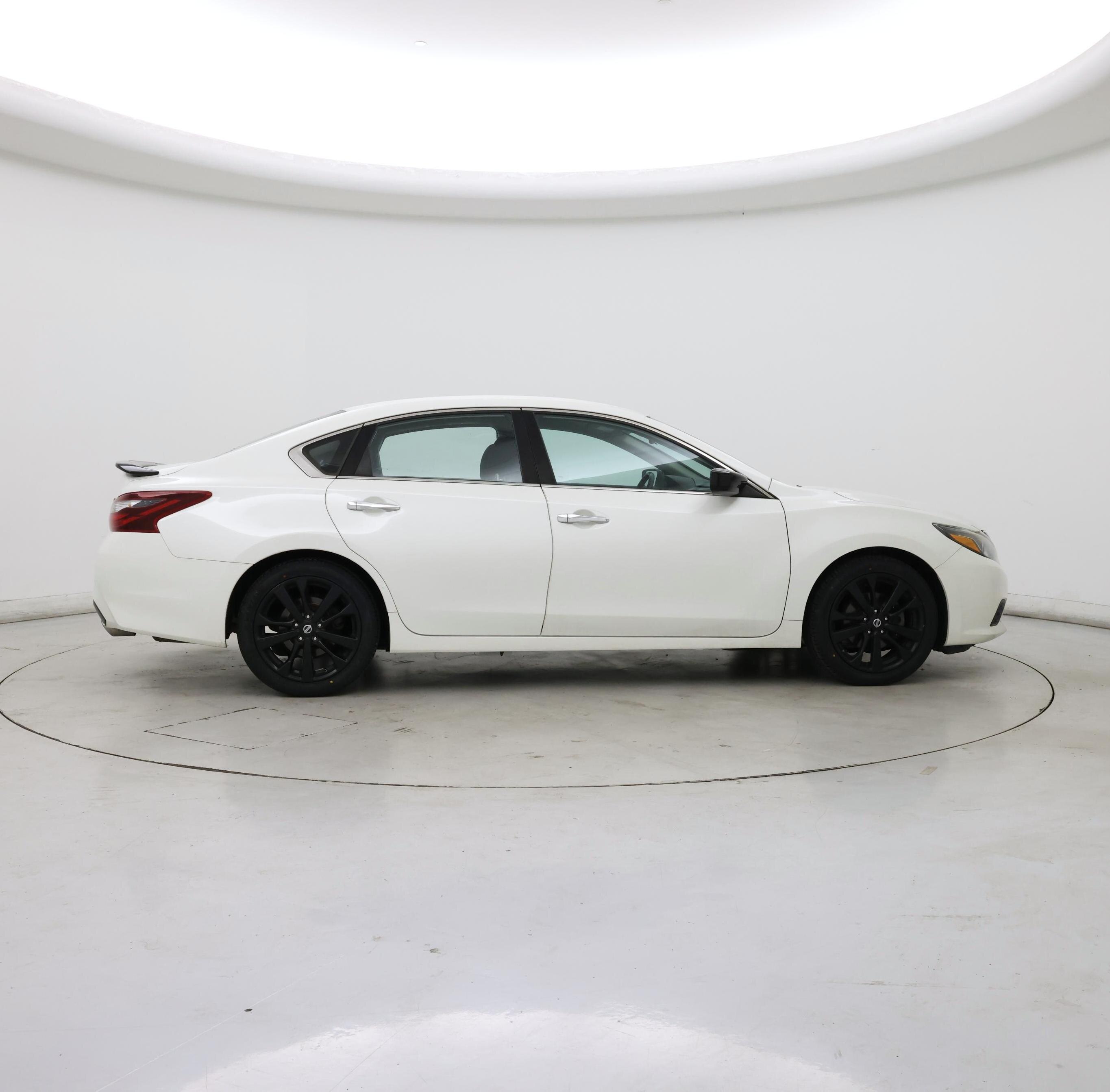 Thumbnail: 2017 Nissan Altima - 7