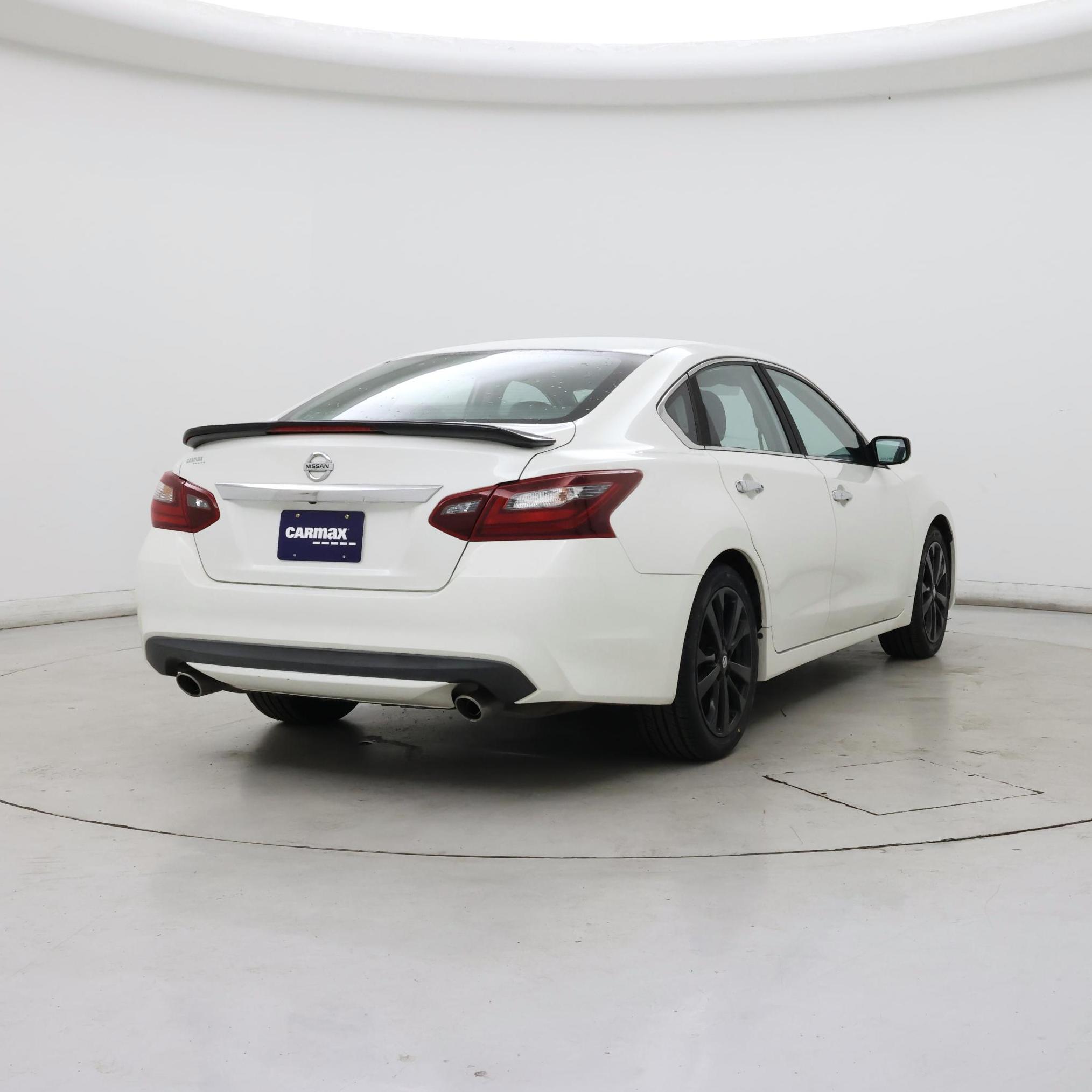 Thumbnail: 2017 Nissan Altima - 8