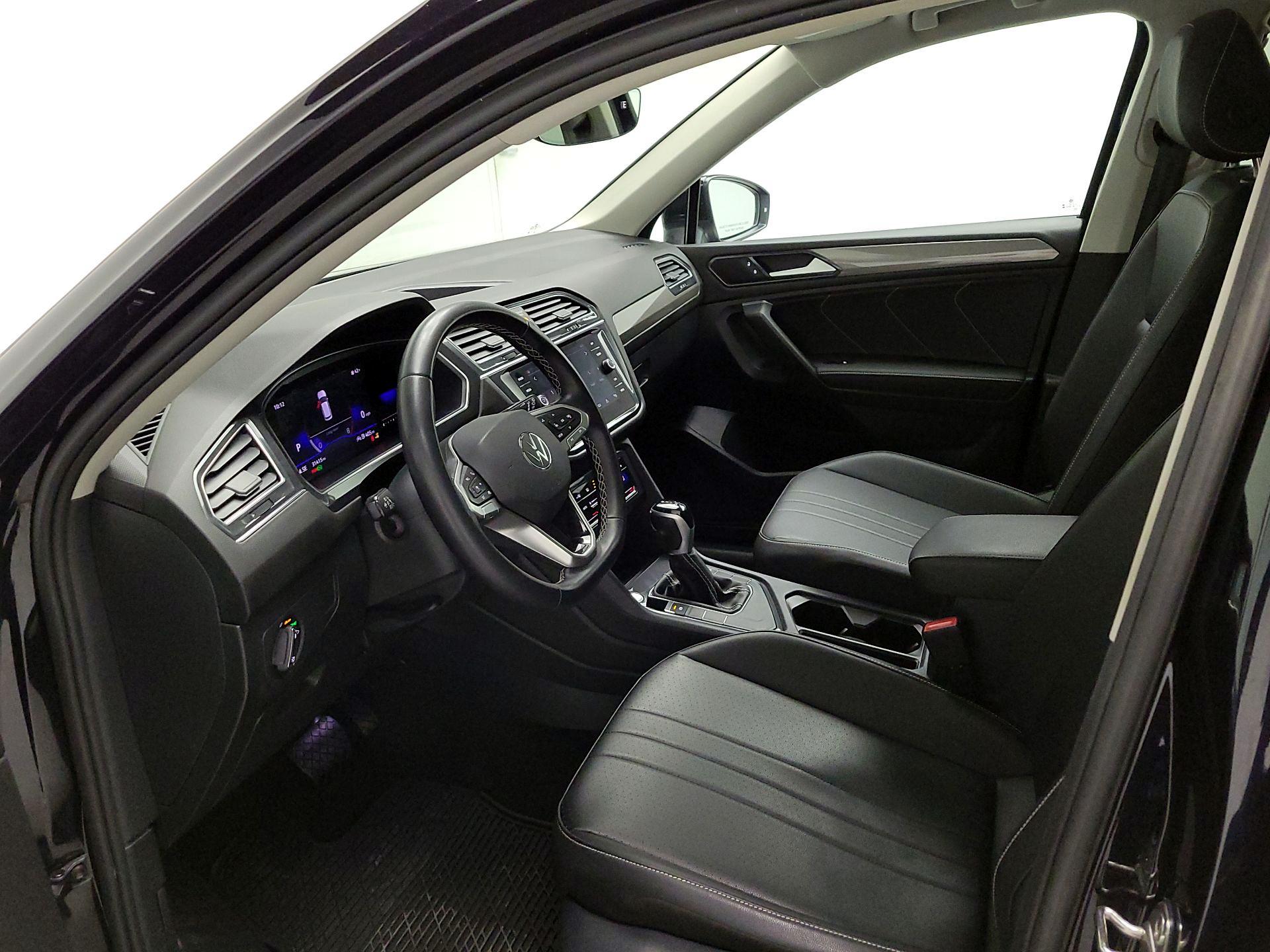 Thumbnail: 2023 Volkswagen Tiguan - 11