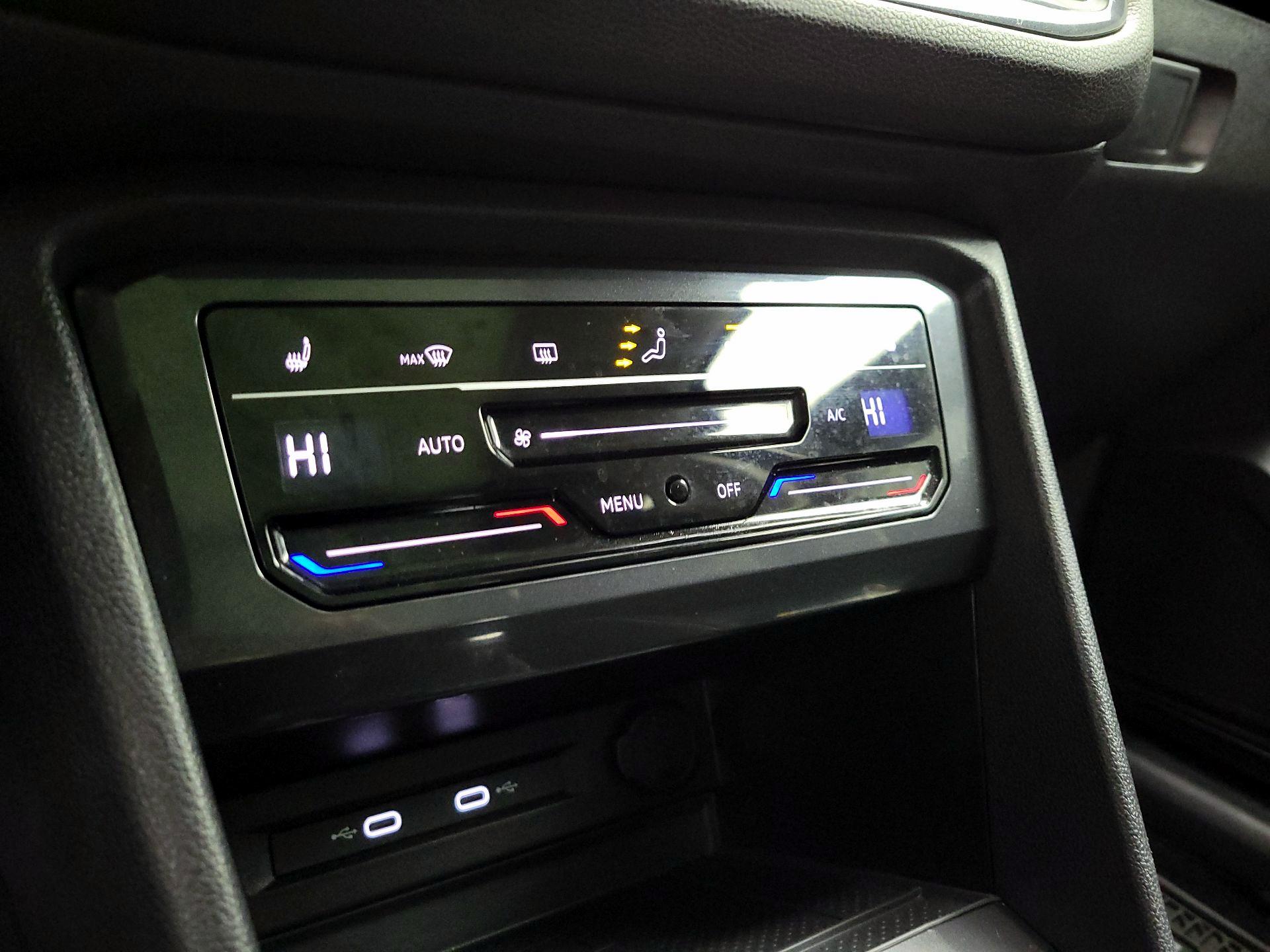 Thumbnail: 2023 Volkswagen Tiguan - 15