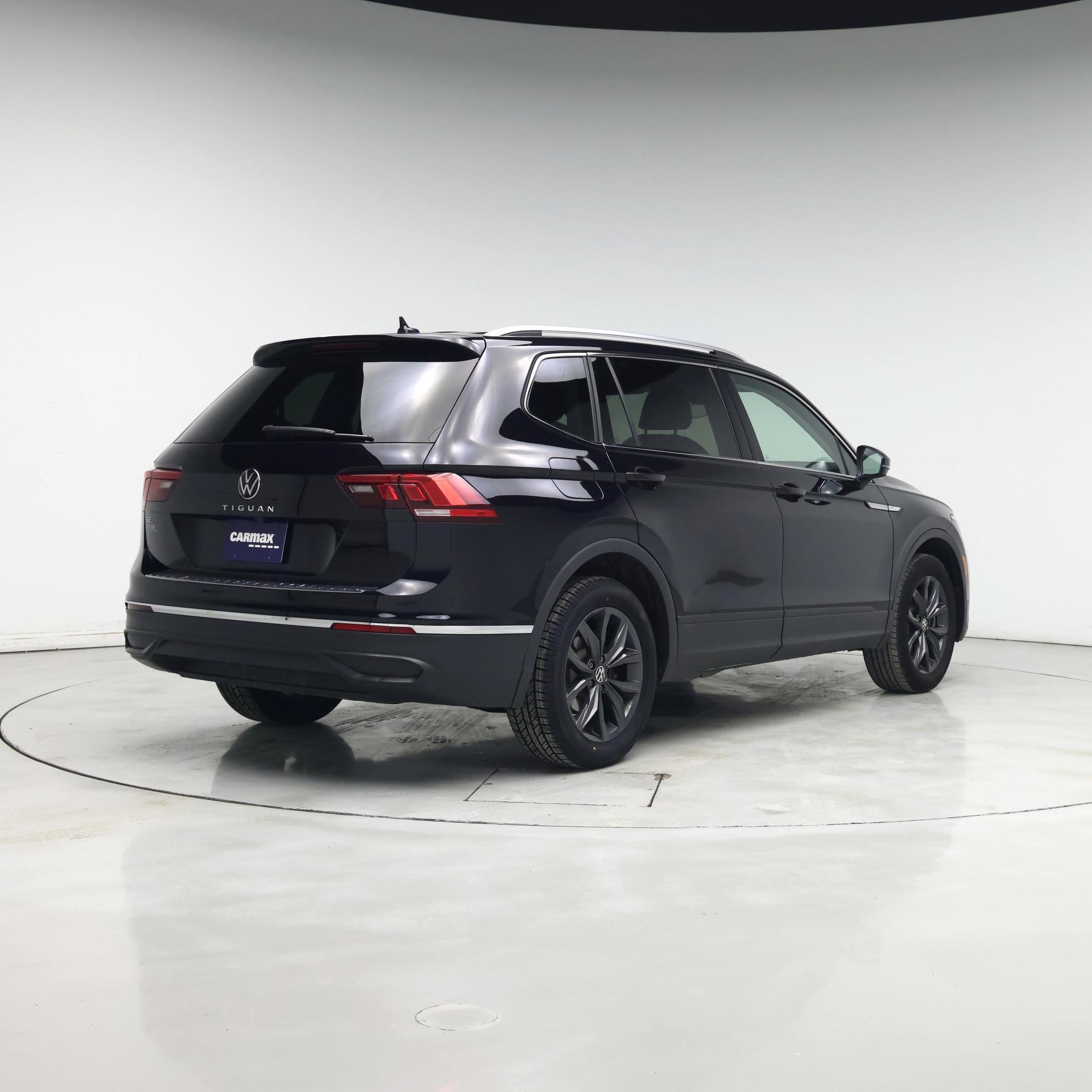 Thumbnail: 2023 Volkswagen Tiguan - 8