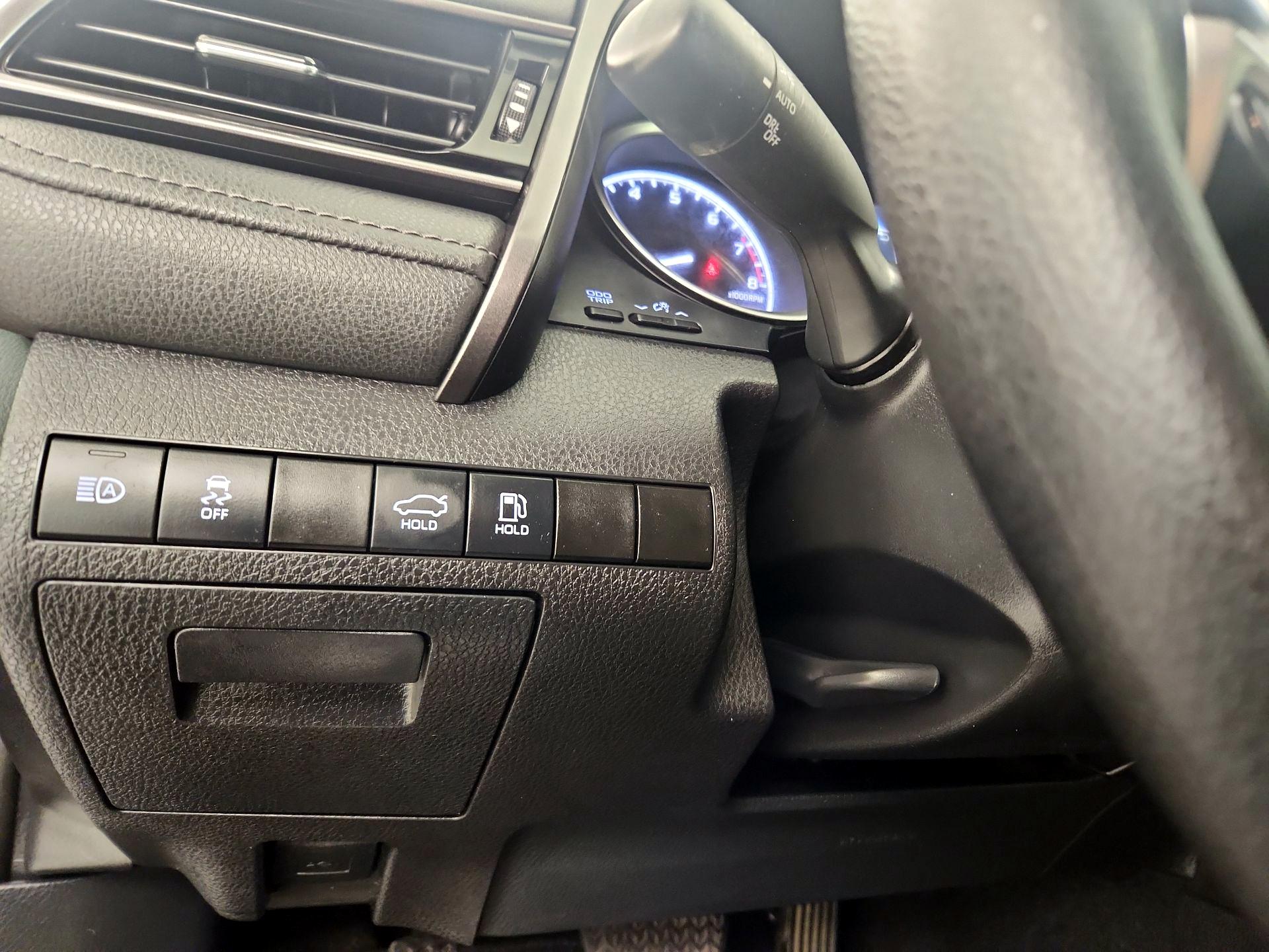 Thumbnail: 2022 Toyota Camry - 13