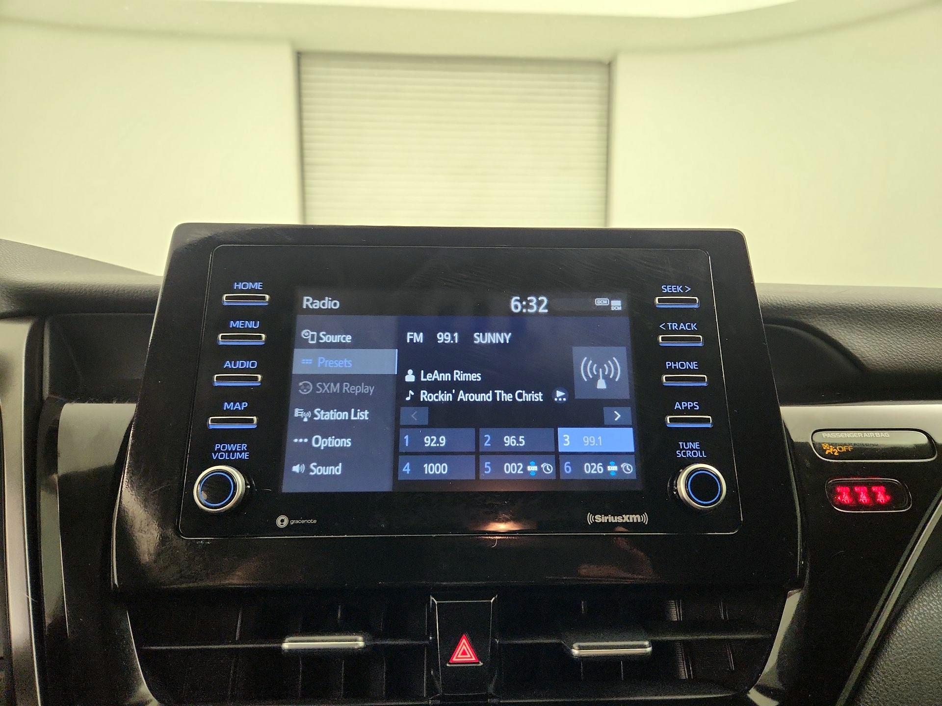 Thumbnail: 2022 Toyota Camry - 15