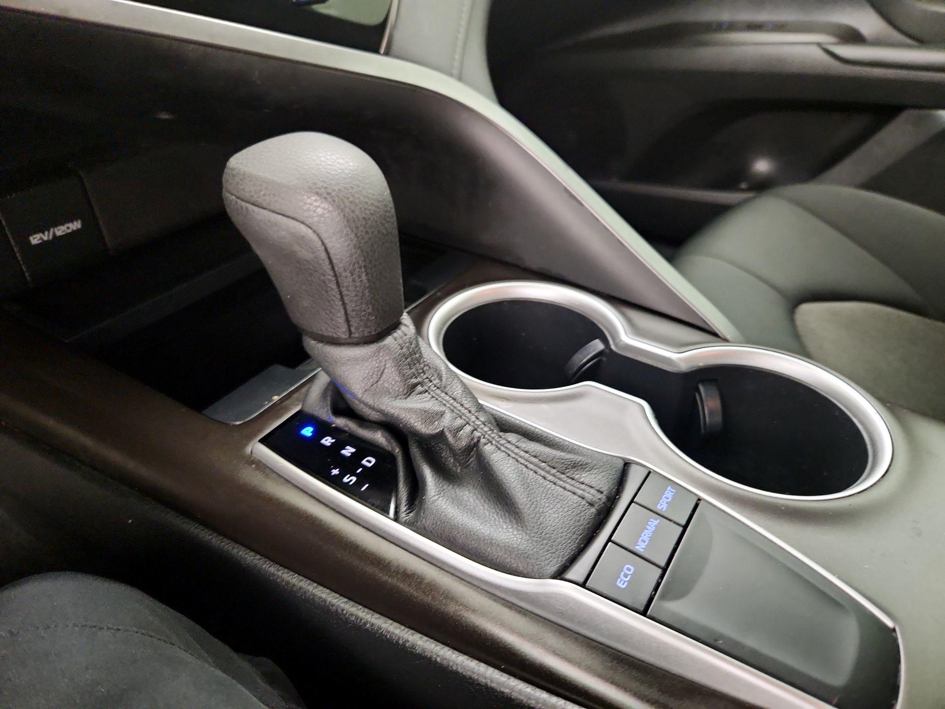 Thumbnail: 2022 Toyota Camry - 17